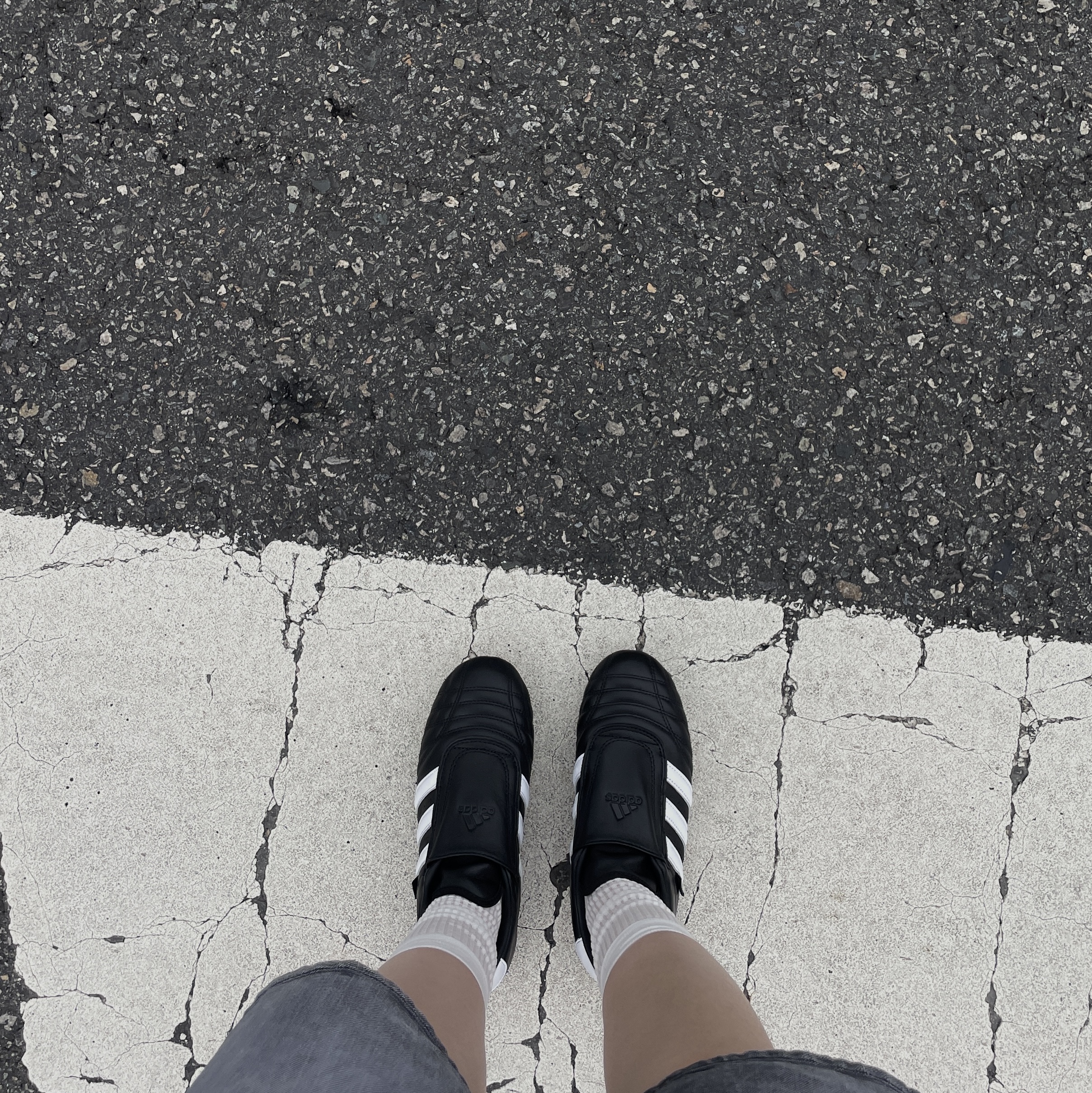 (W) Adidas Taekwondo Core Black Cloud White 착용 스타일 - 1