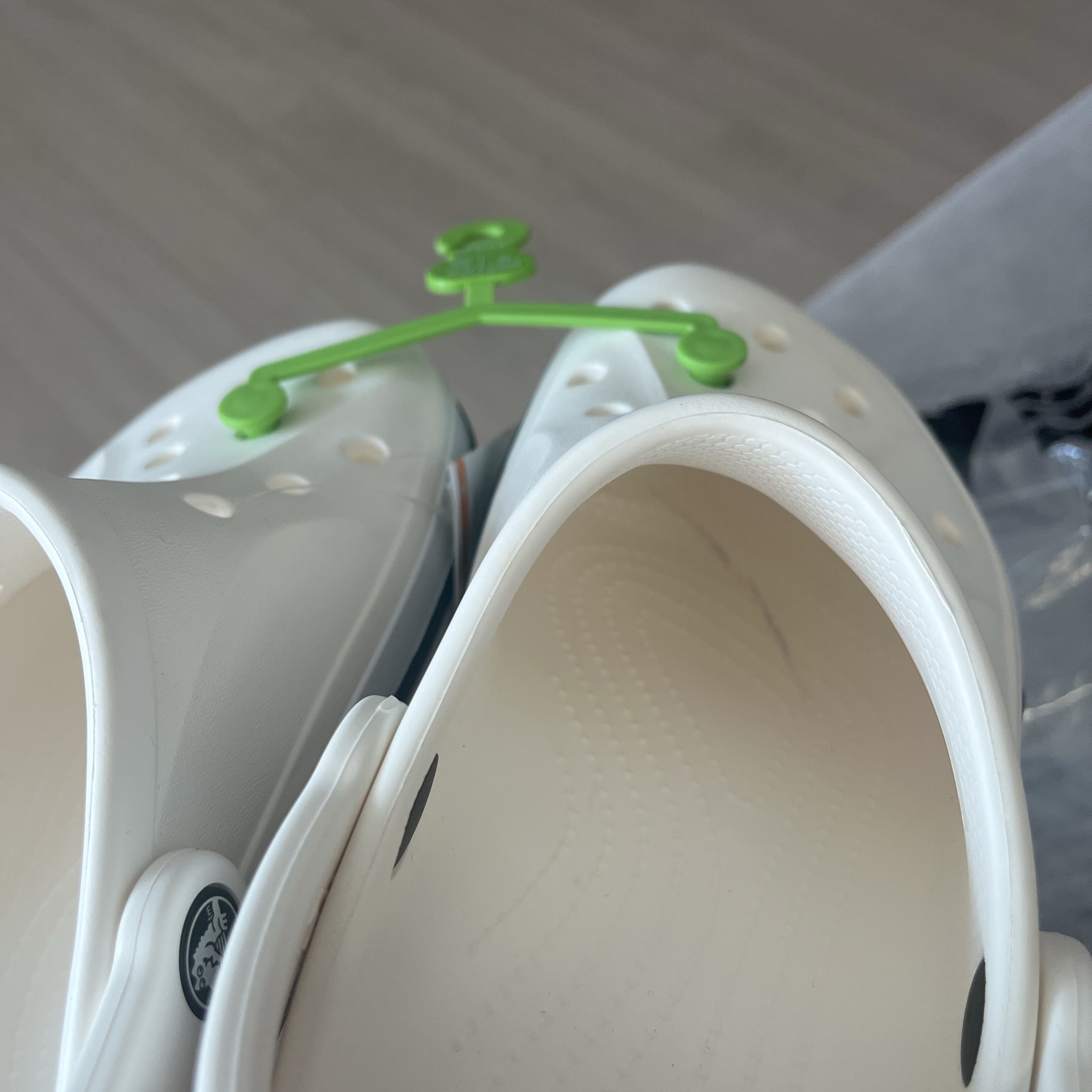 Crocs Bayaband Clog White Navy 착용 스타일