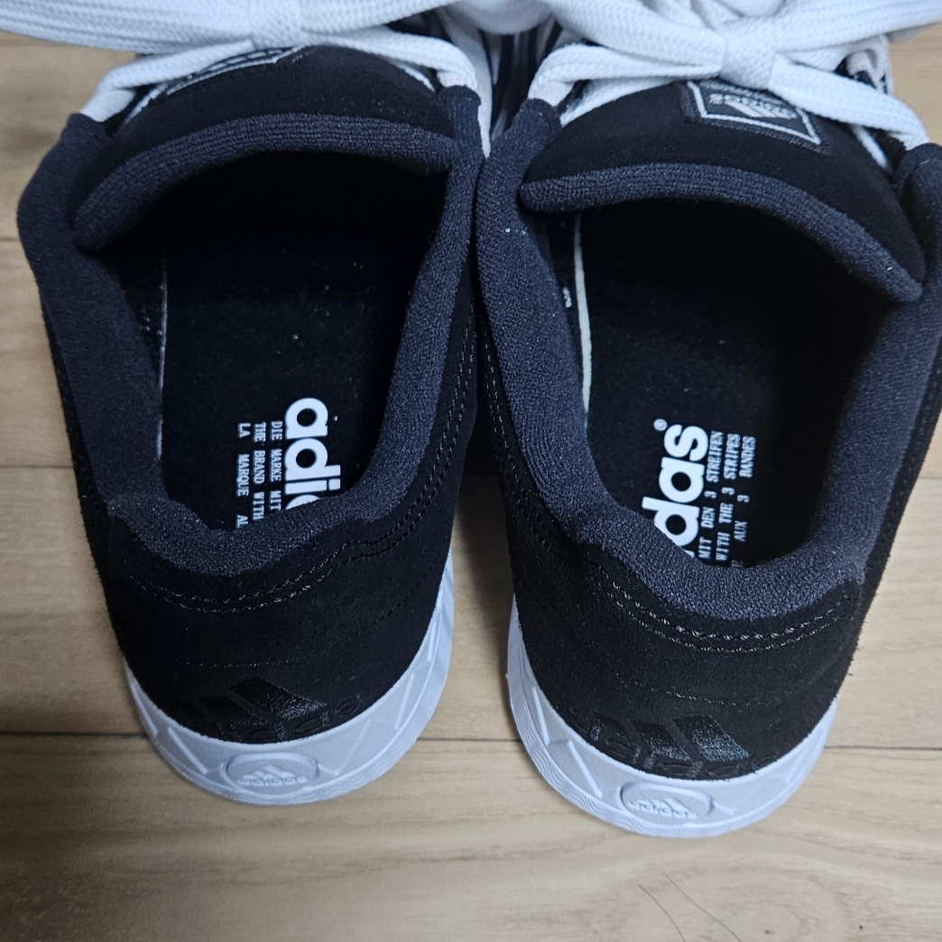 Adidas Adimatic Core Black Carbon 착용 스타일 - 3