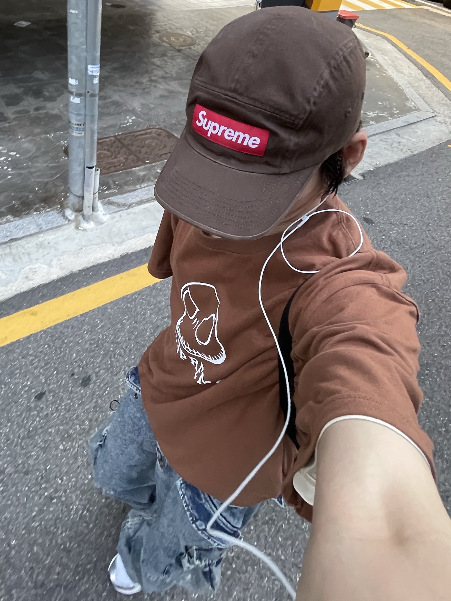 (W) Asics Gel-Kayano 14 White Midnight, Supreme Skeleton T-Shirt Brown - 23FW 착용 스타일 - 7