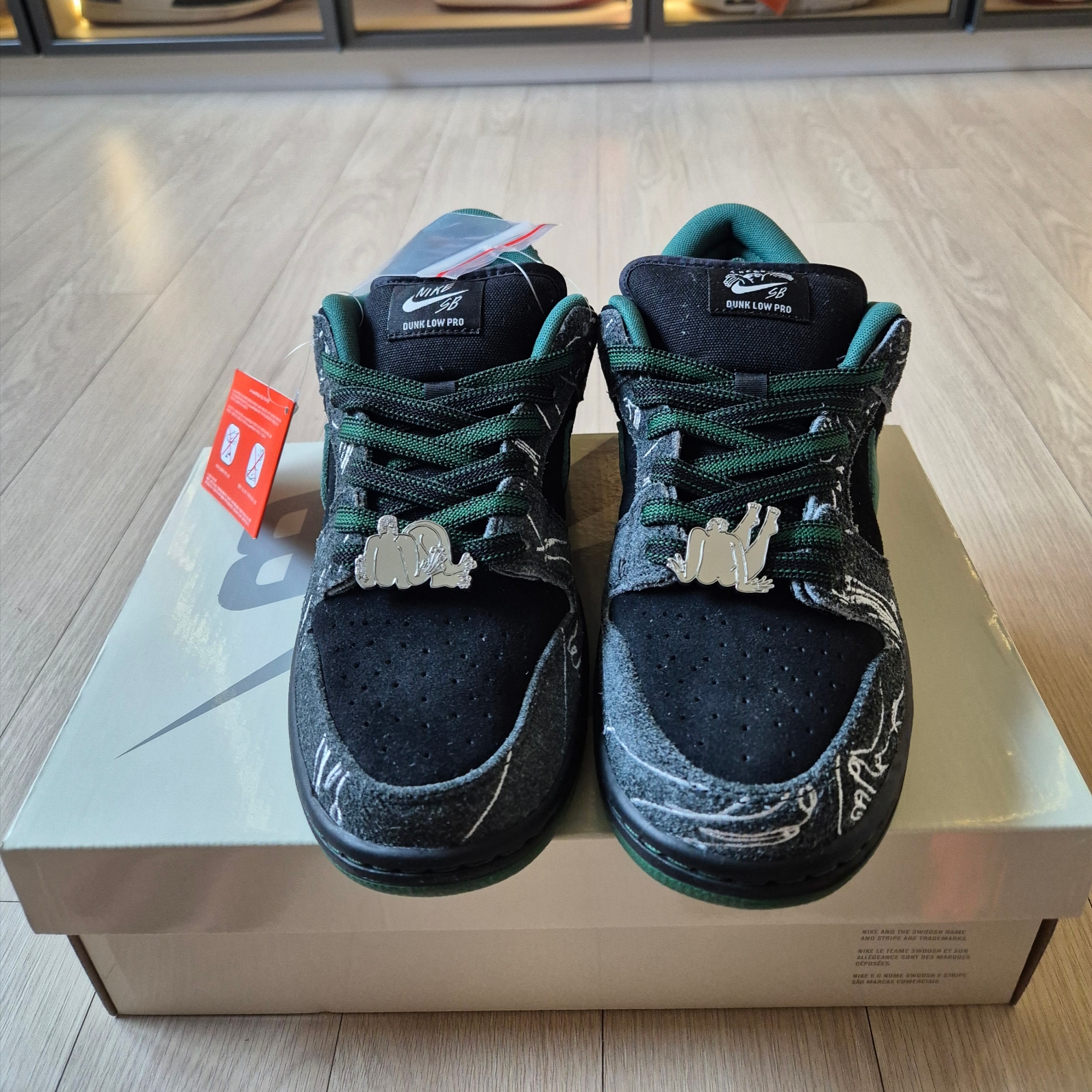 Nike x There SB Dunk Low Pro Anthracite and Gorge Green 착용 스타일 - 9