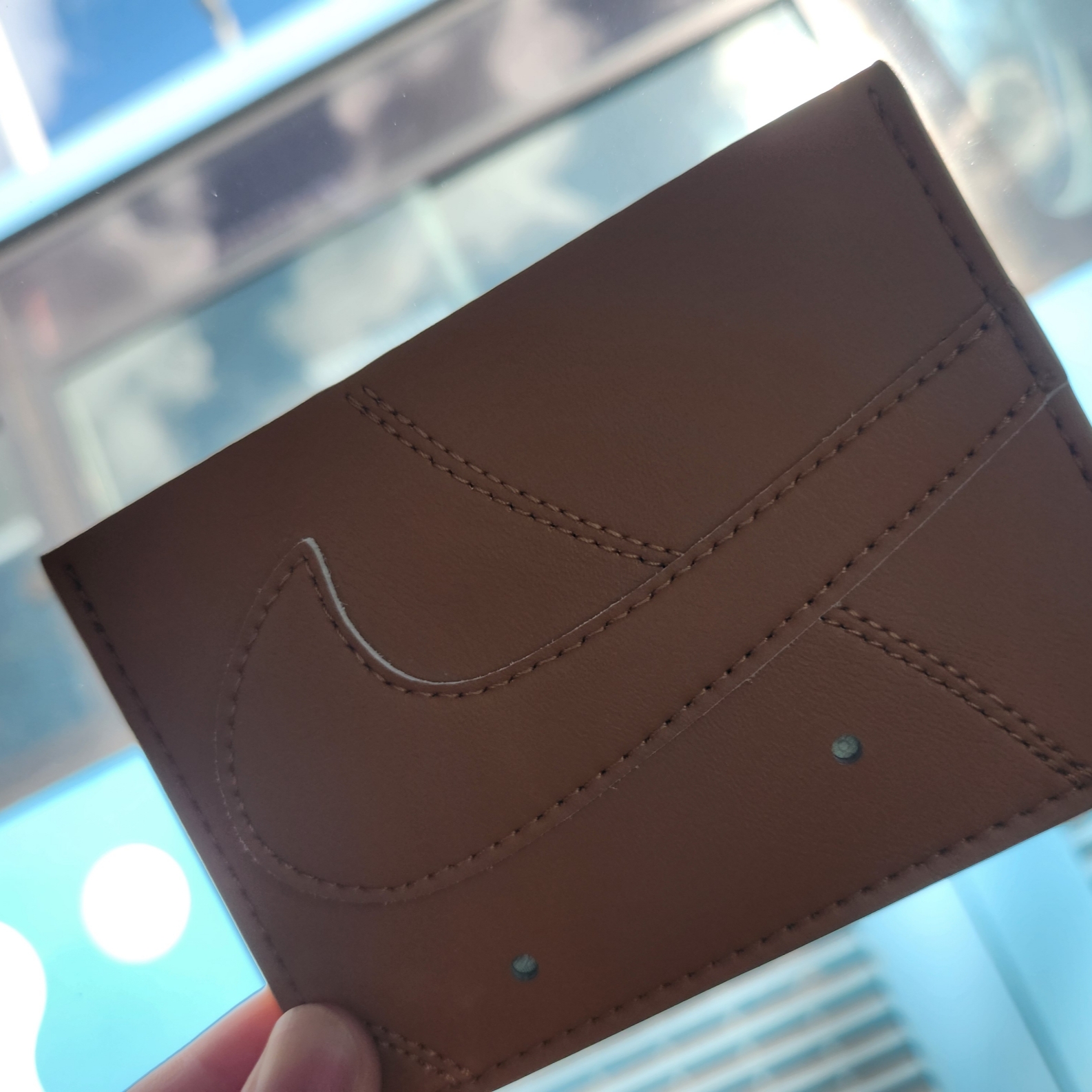 Nike Icon Air Force 1 Card Wallet Brown 착용 스타일