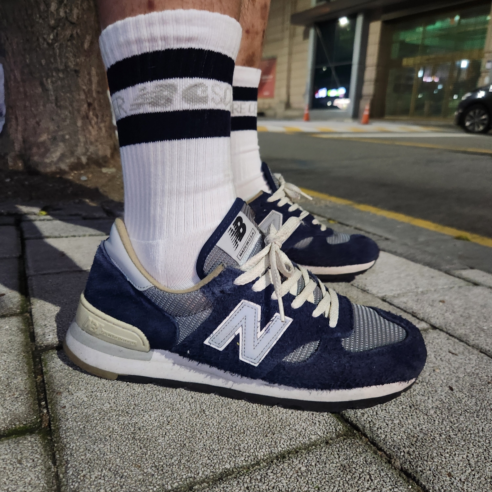 New Balance x Carhartt WIP 990v1 Made in USA Sculpture Center 착용 스타일 - 3