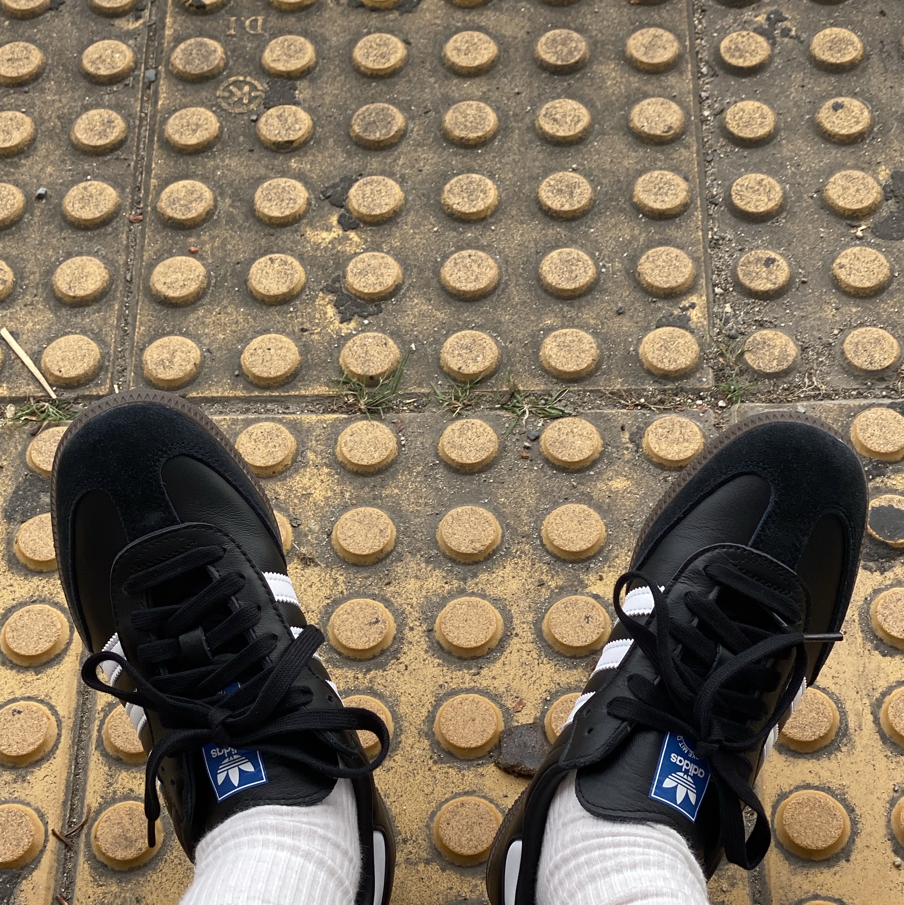 Adidas Samba OG Black White Gum 착용 스타일 - 4