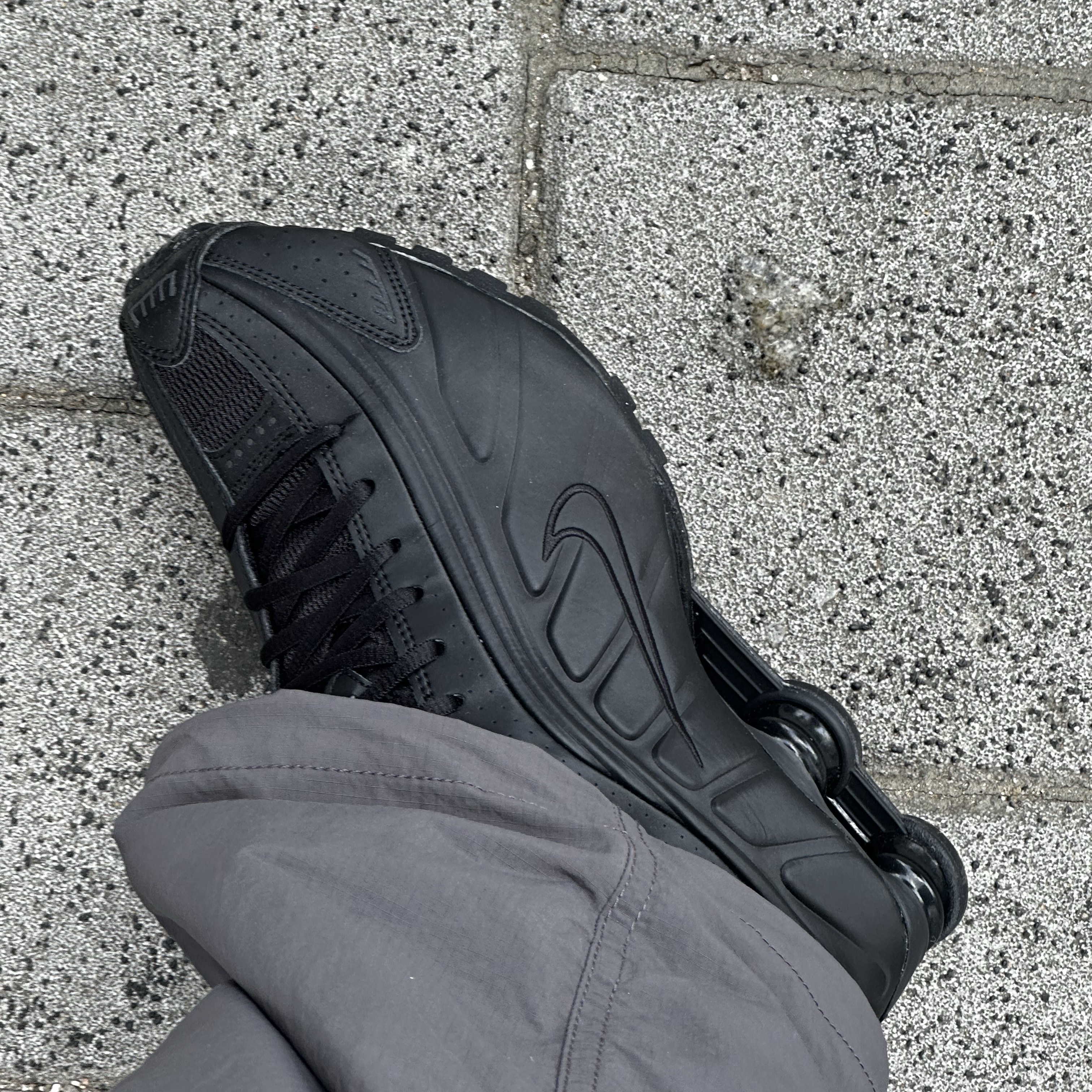 (W) Nike Shox R4 Black 착용 스타일 - 4