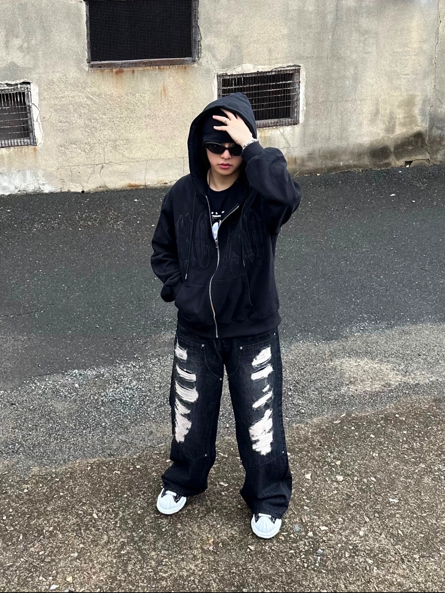 Maison Mihara Yasuhiro Blakey OG Sole Canvas Low-top Sneakers Black White 착용 스타일 - 4
