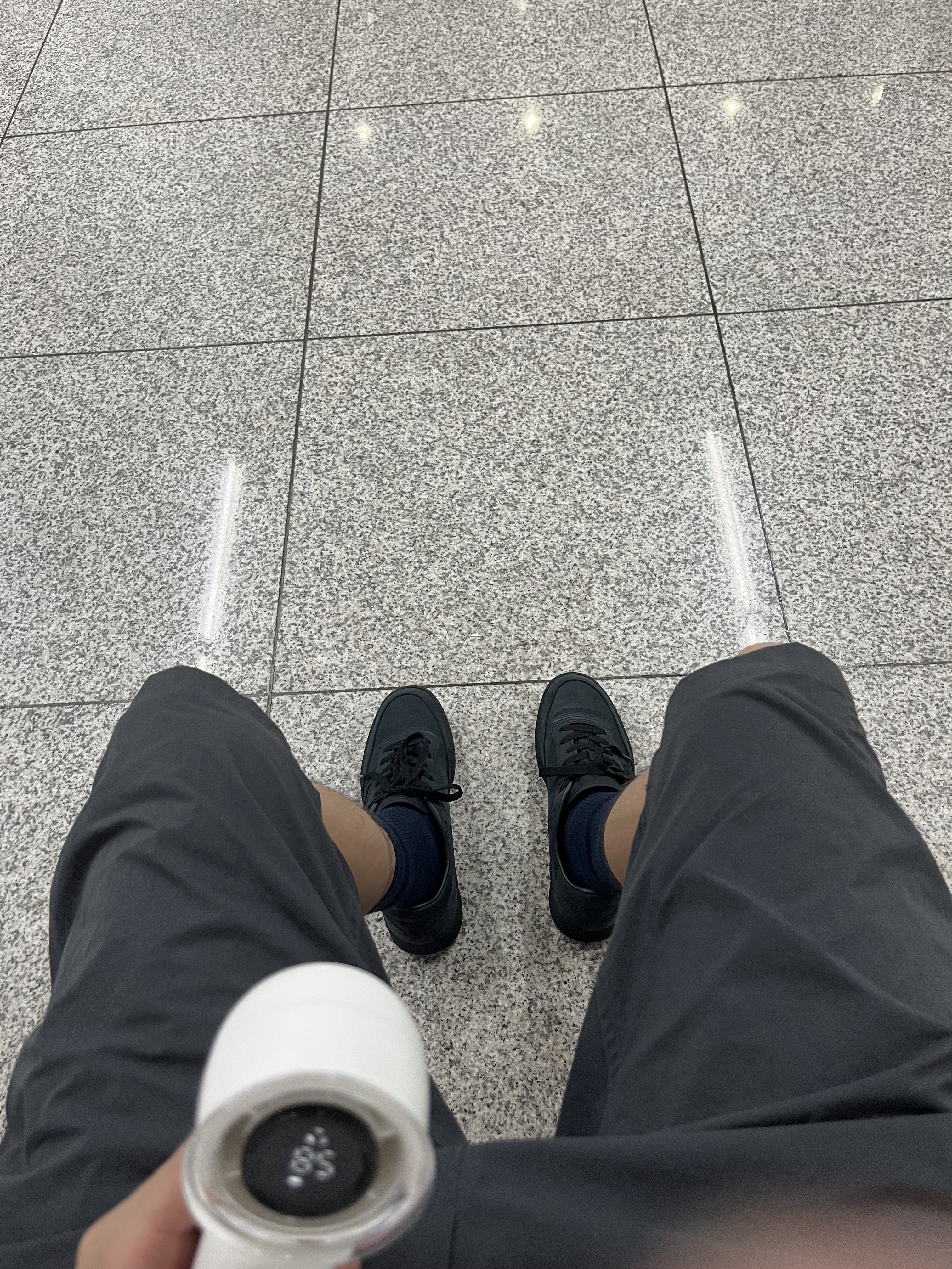 Reebok x JJJJound Club C 85 Triple Black 착용 스타일