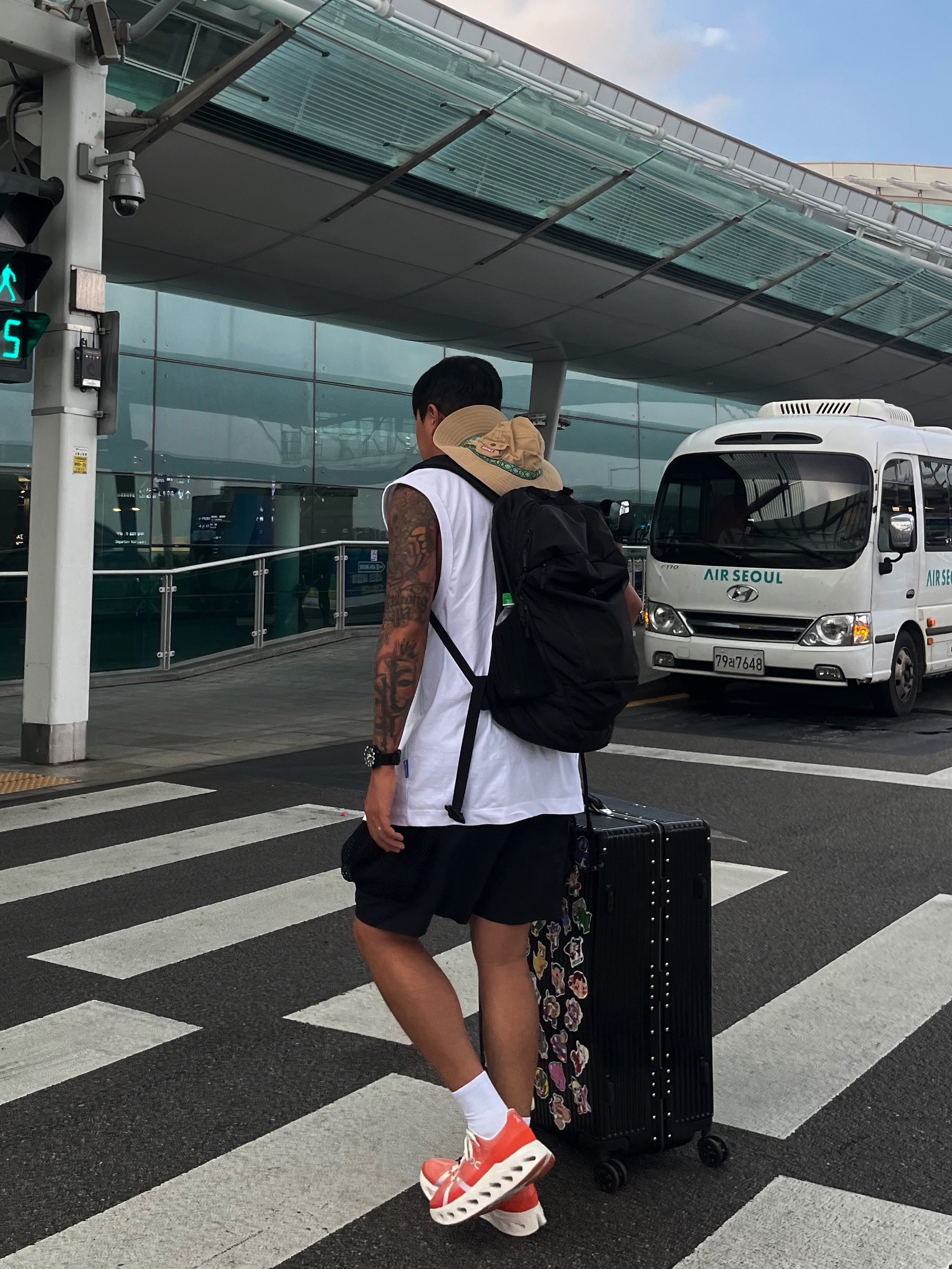On Running Cloudeclipse Flame Ivory, Arc'teryx Mantis 32 Backpack Black 착용 스타일 - 2