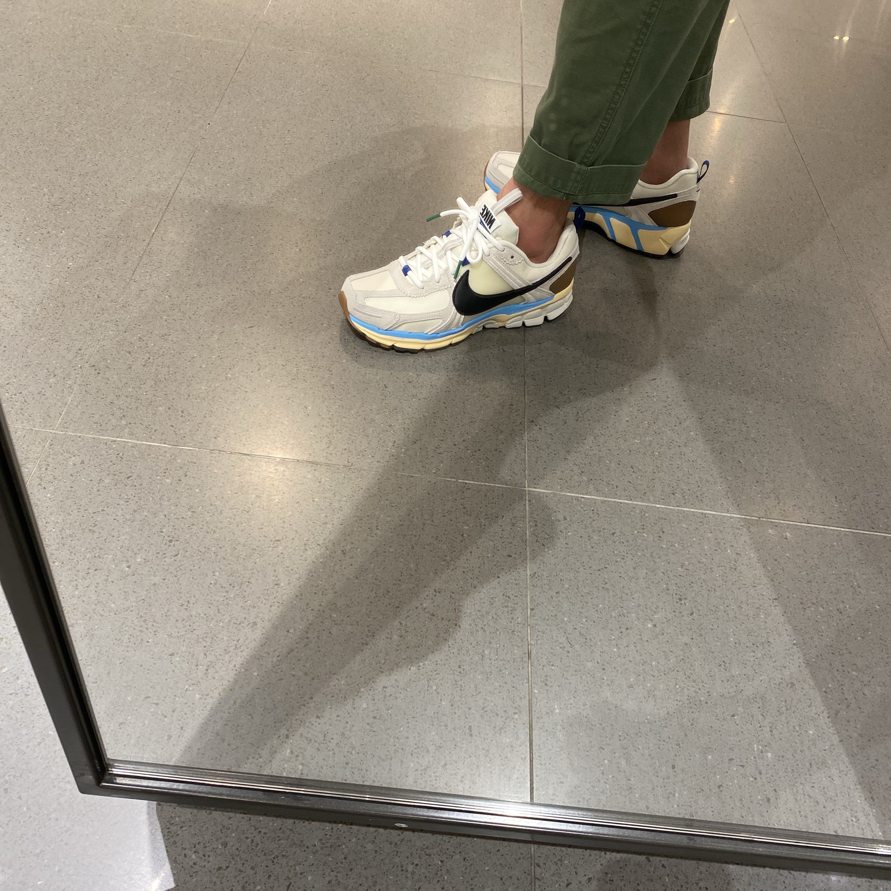 (W) Nike Zoom Vomero 5 PRM Designed by Japan 착용 스타일