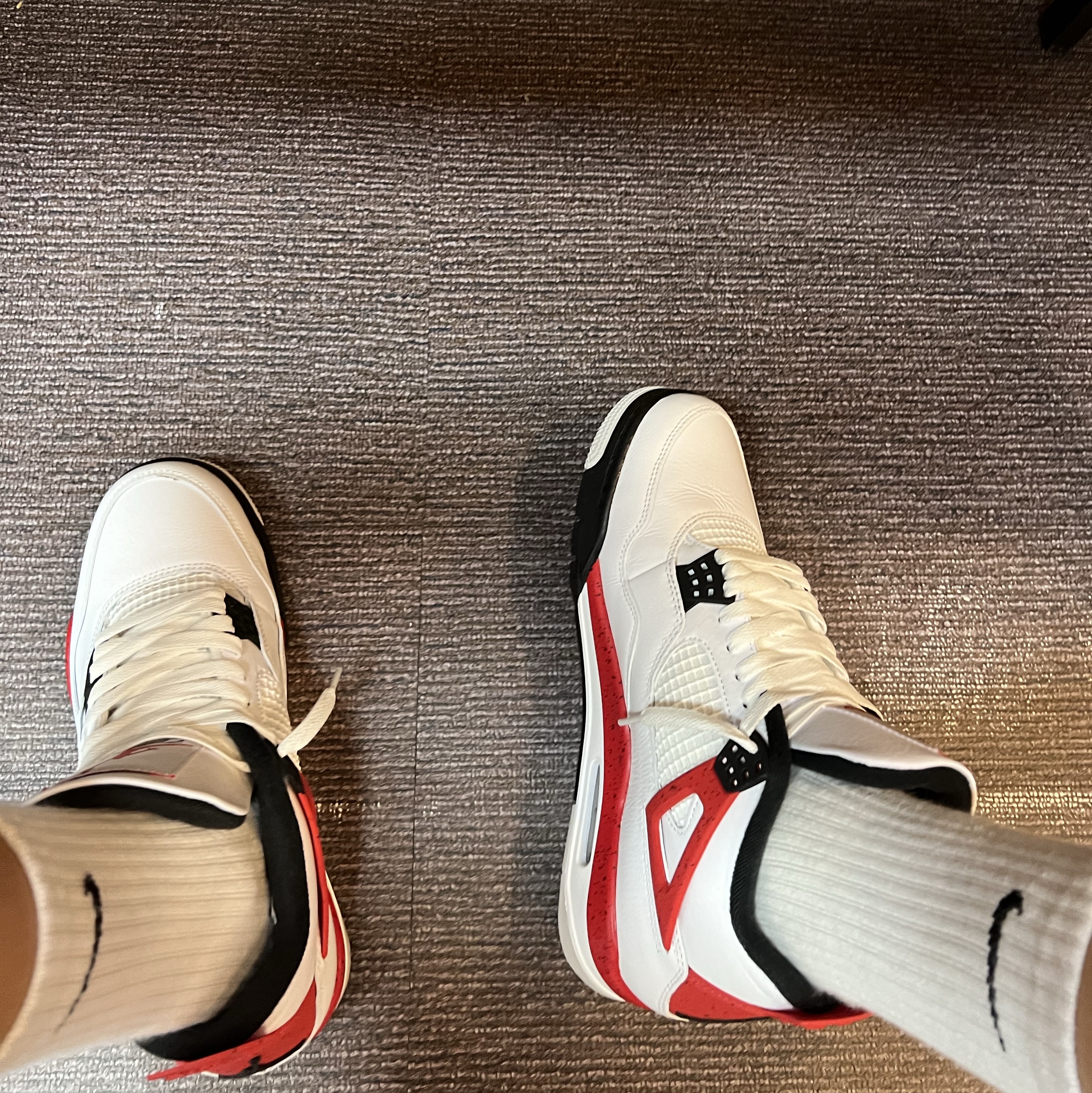 Jordan 4 Retro Red Cement 착용 스타일