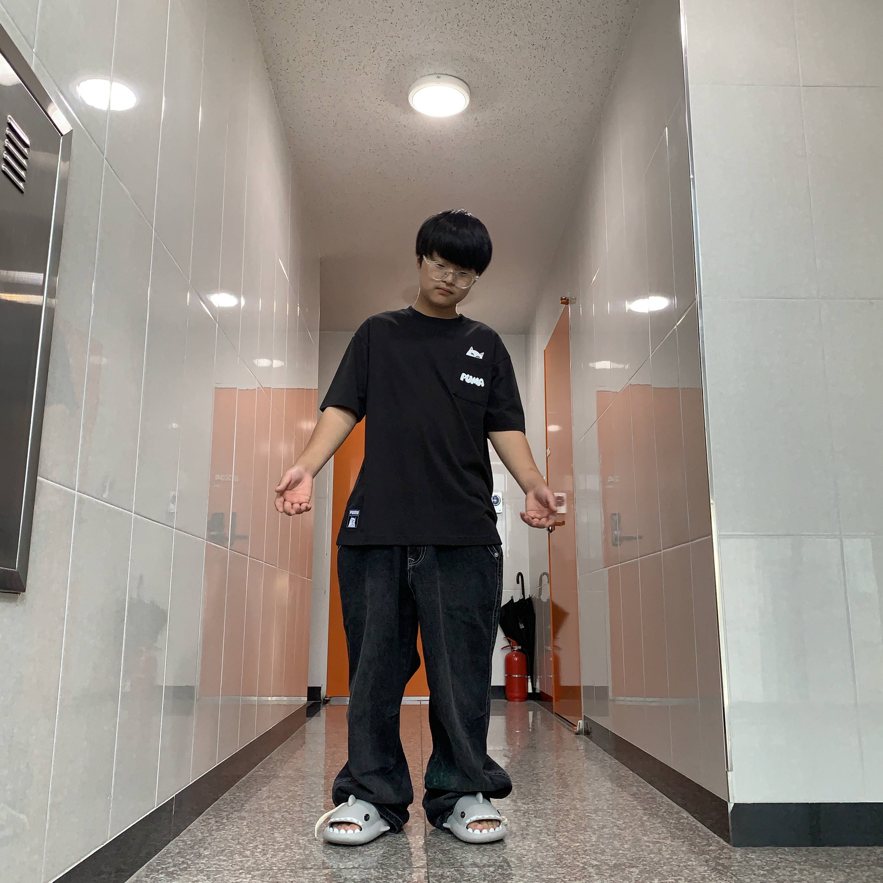 True Religion Denim Field Pants Black 착용 스타일 - 1