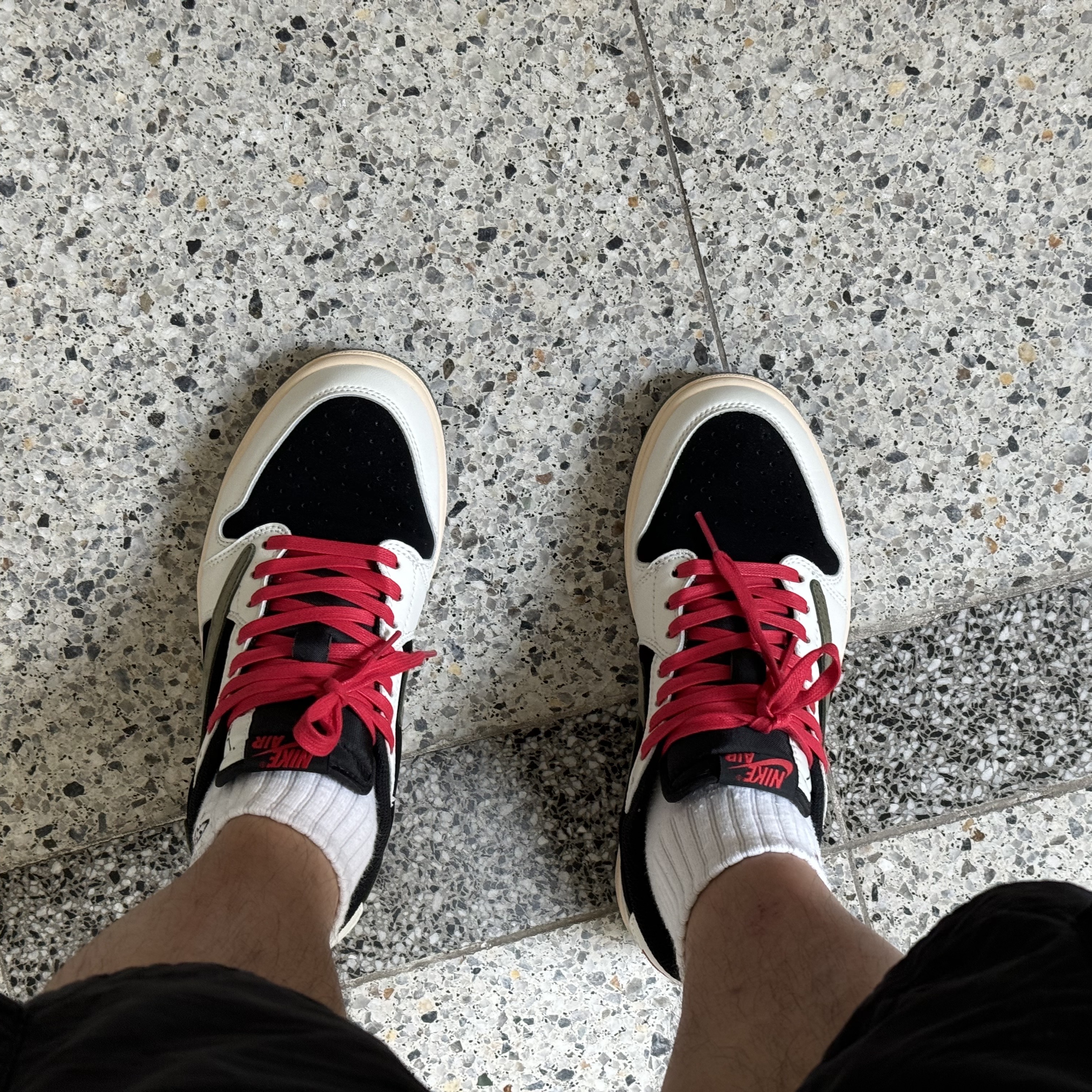 (W) Jordan 1 x Travis Scott Retro Low OG SP Medium Olive 착용 스타일