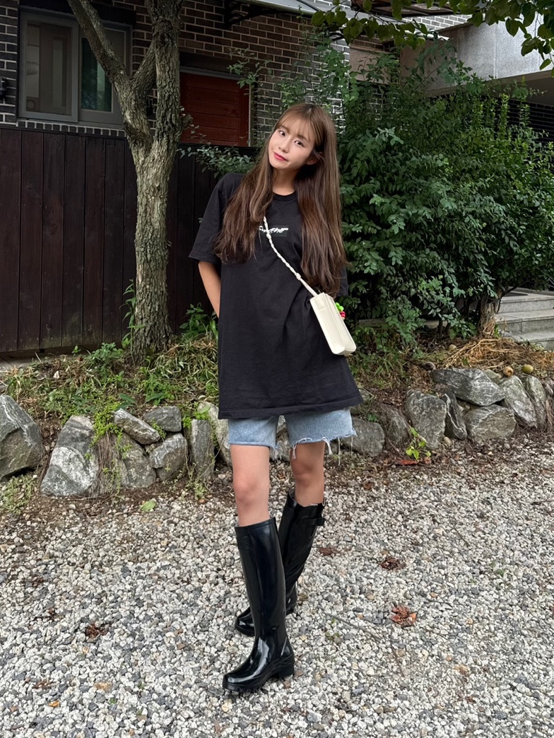 Supreme Futura Box Logo T-Shirt Black - 24SS, Jil Sander Tangle Small Natural 착용 스타일 - 1