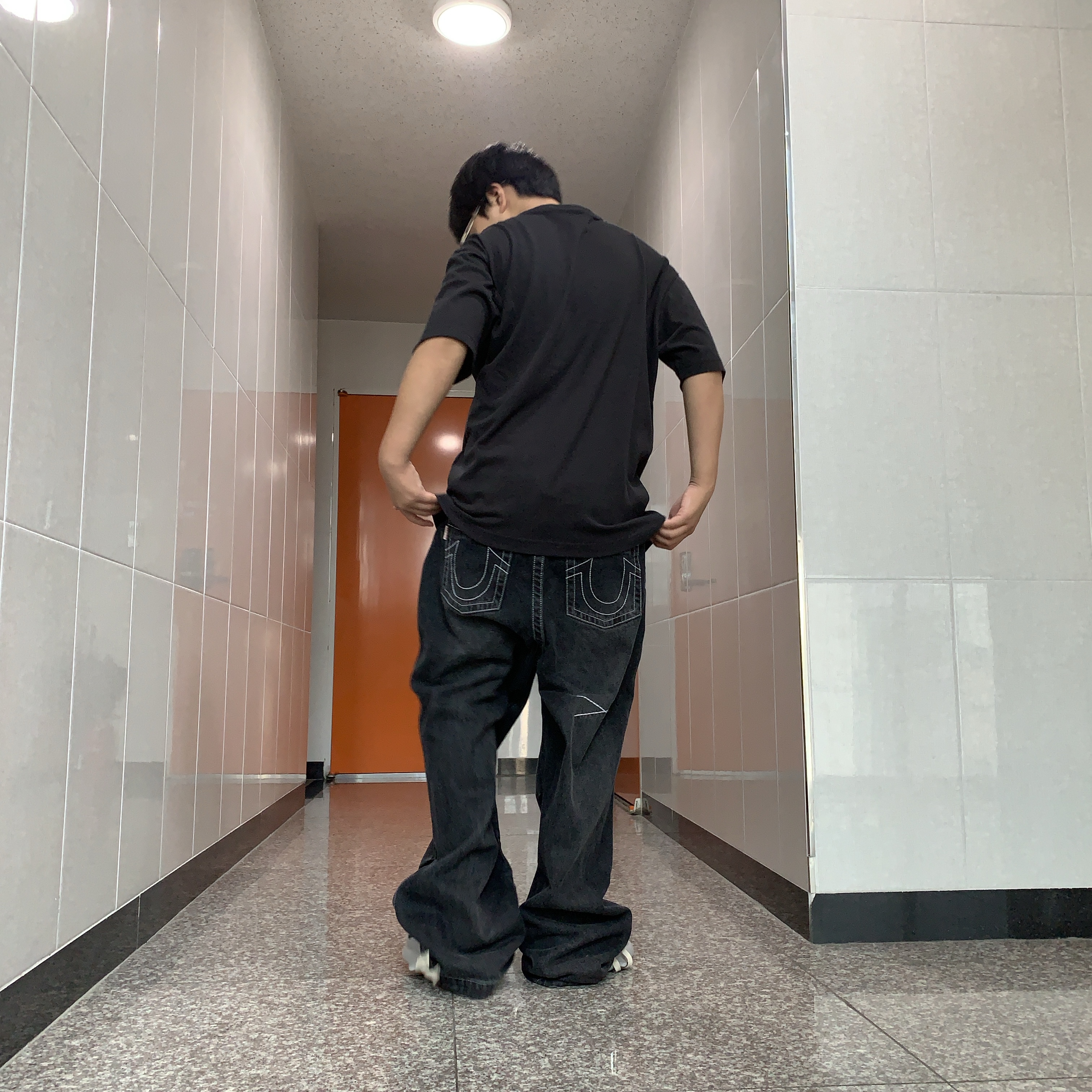 True Religion Denim Field Pants Black 착용 스타일 - 2