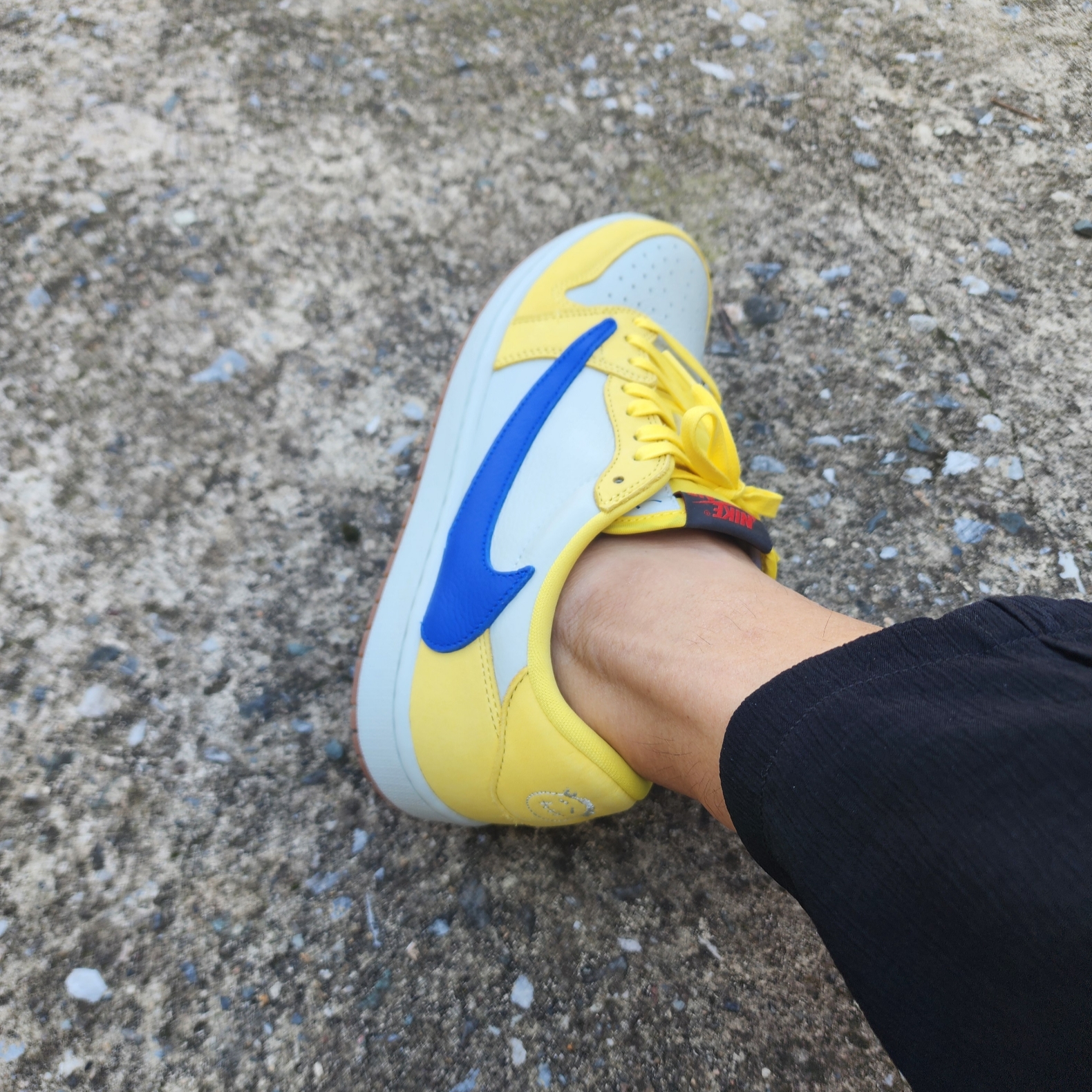 (W) Jordan 1 x Travis Scott Retro Low OG SP Canary 착용 스타일
