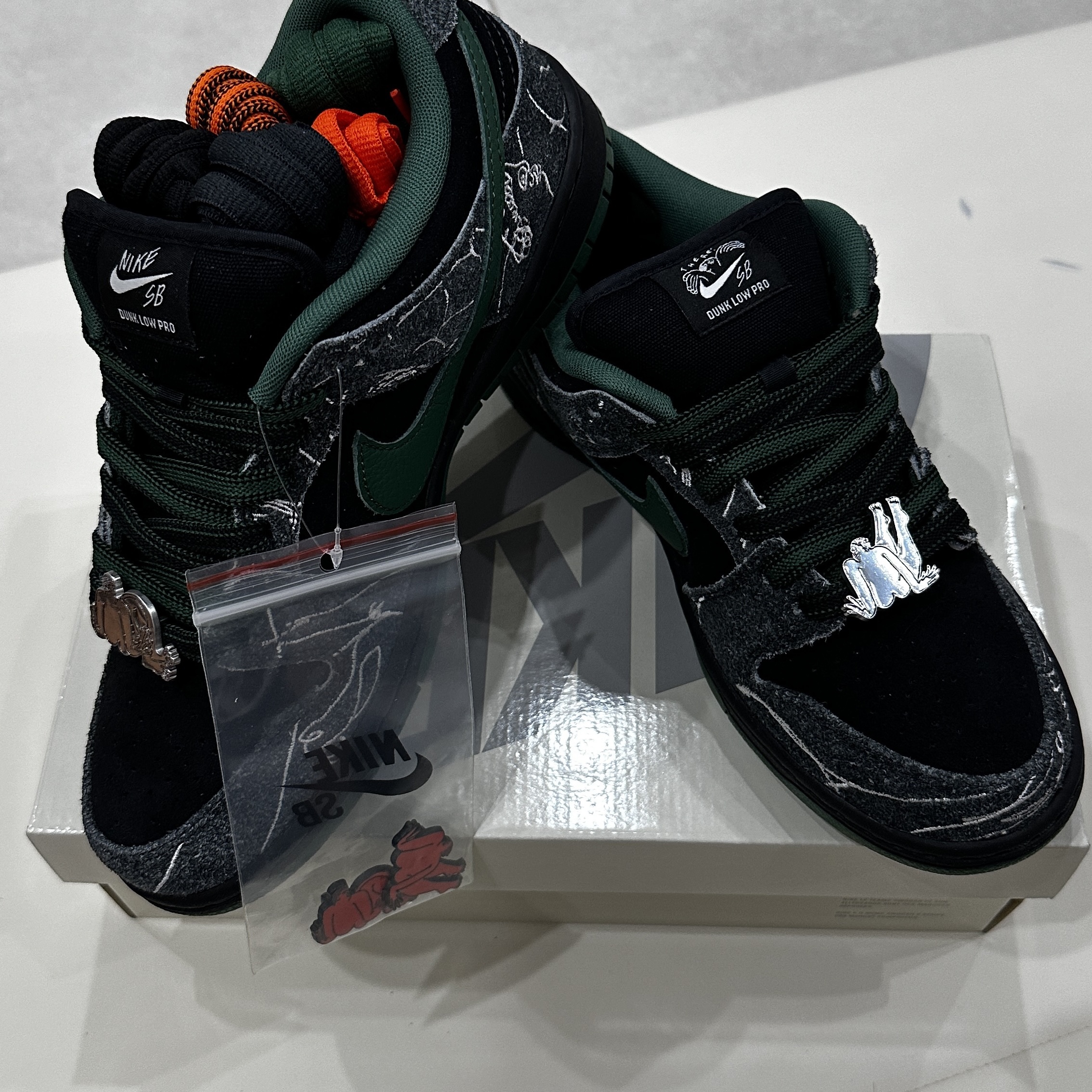 Nike x There SB Dunk Low Pro Anthracite and Gorge Green 착용 스타일 - 10