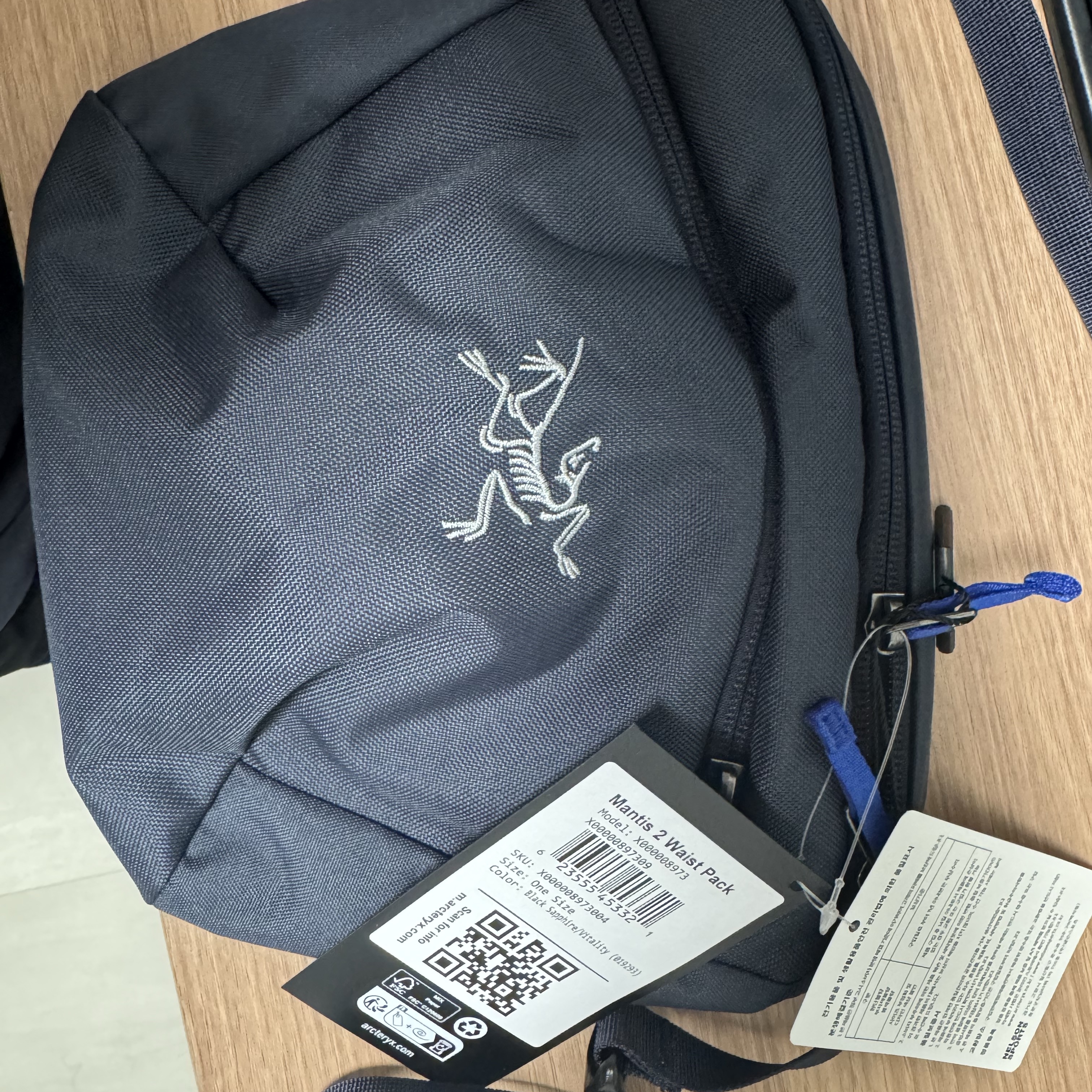 Arc'teryx Mantis 2 Waistpack Black Sapphire Vitality 착용 스타일