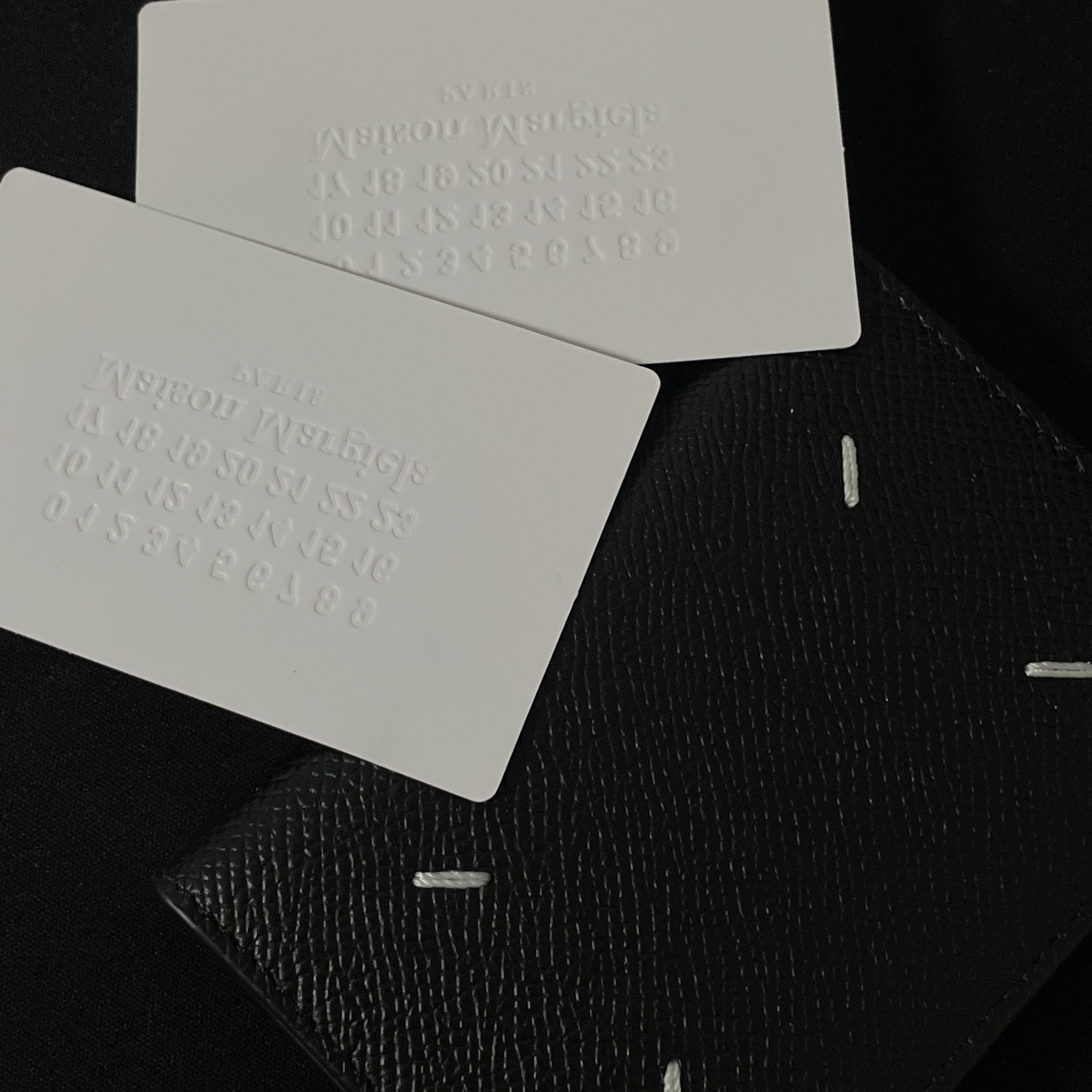 Maison Margiela Leather Bi-Fold Card Holder Black 착용 스타일