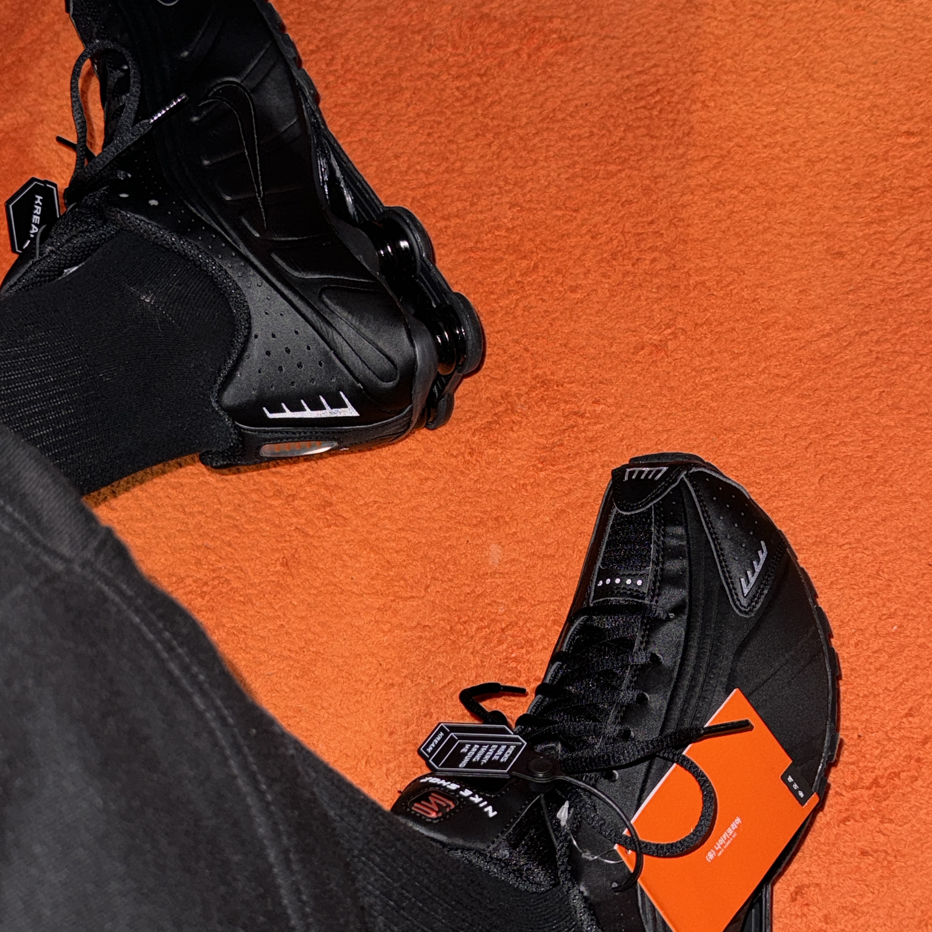 (W) Nike Shox R4 Black 착용 스타일 - 4