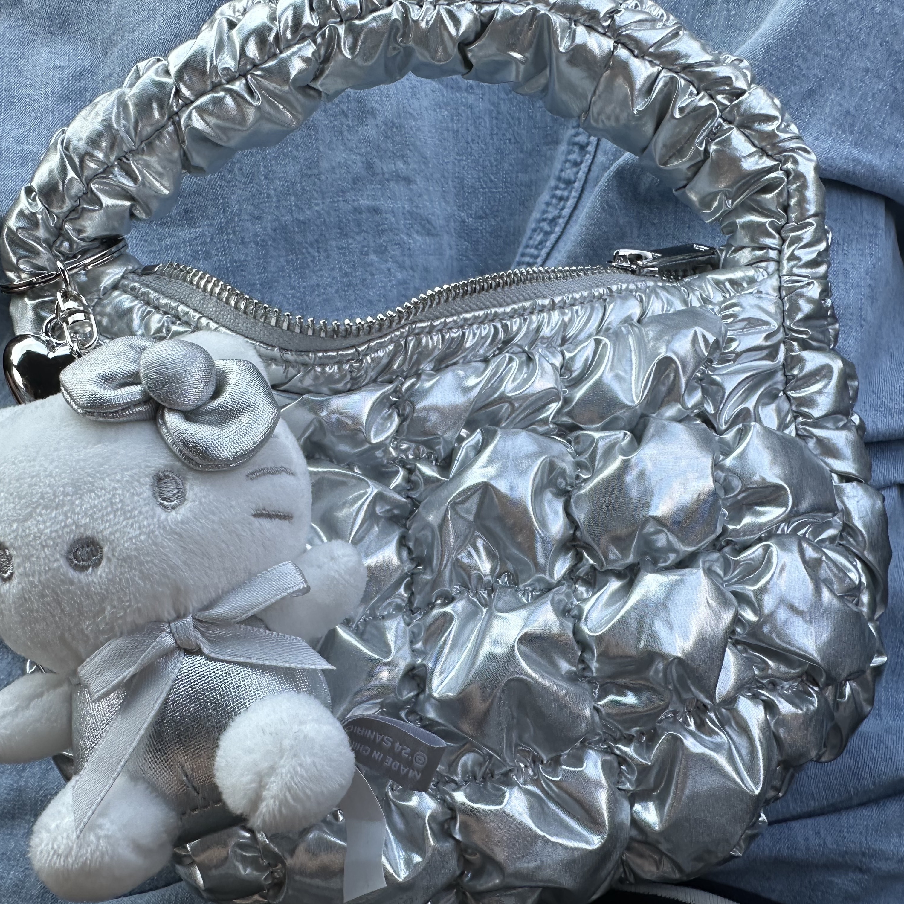COS Quilted Micro Bag Silver 착용 스타일