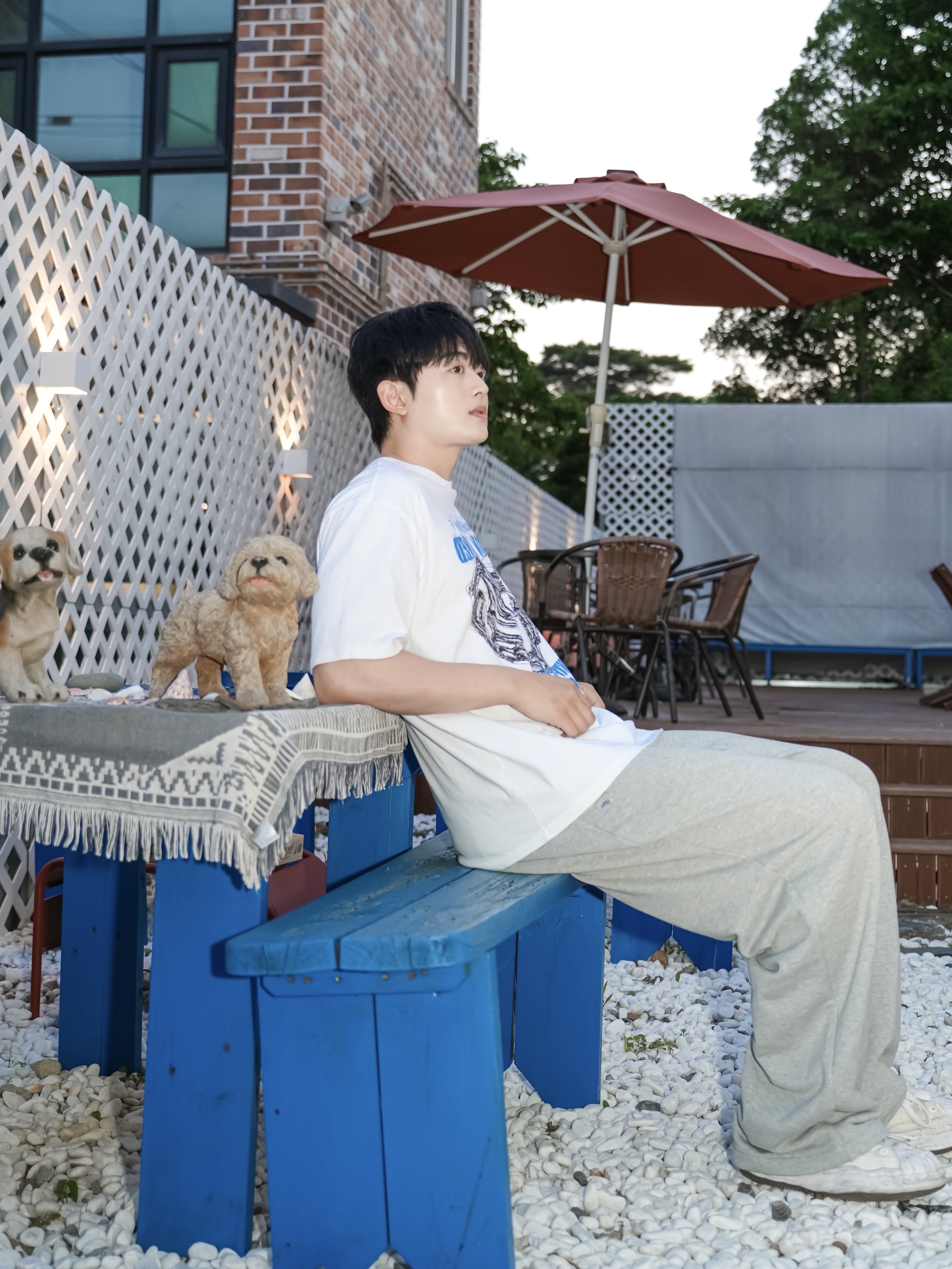 Maison Mihara Yasuhiro Blakey OG Sole Canvas Low-top Sneakers White 착용 스타일 - 3