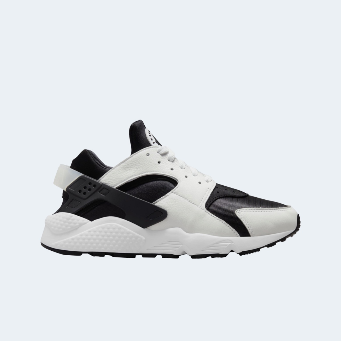 Nike Air Huarache Black and White 착용 스타일