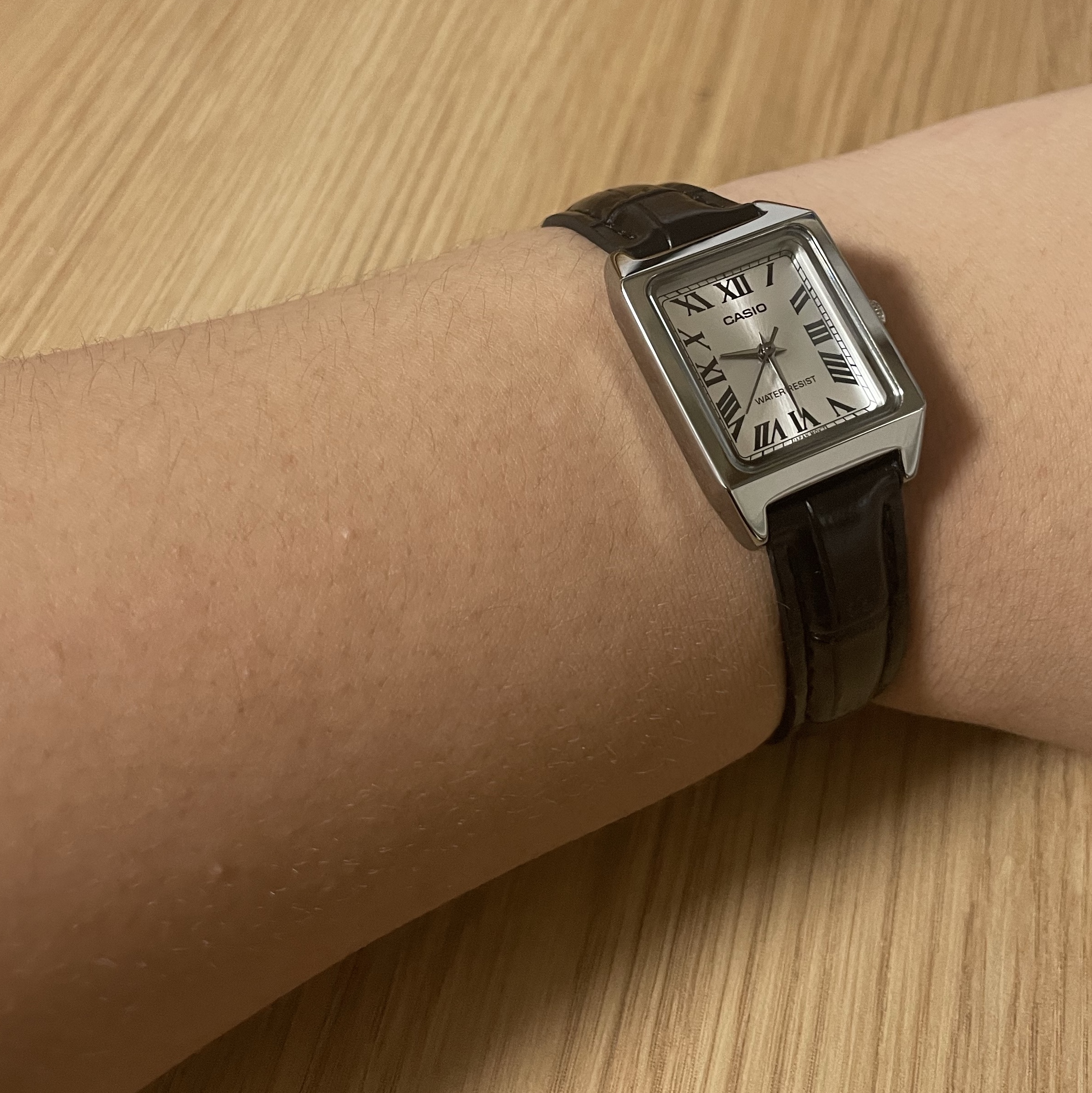 Casio LTP-V007L-7B1 착용 스타일