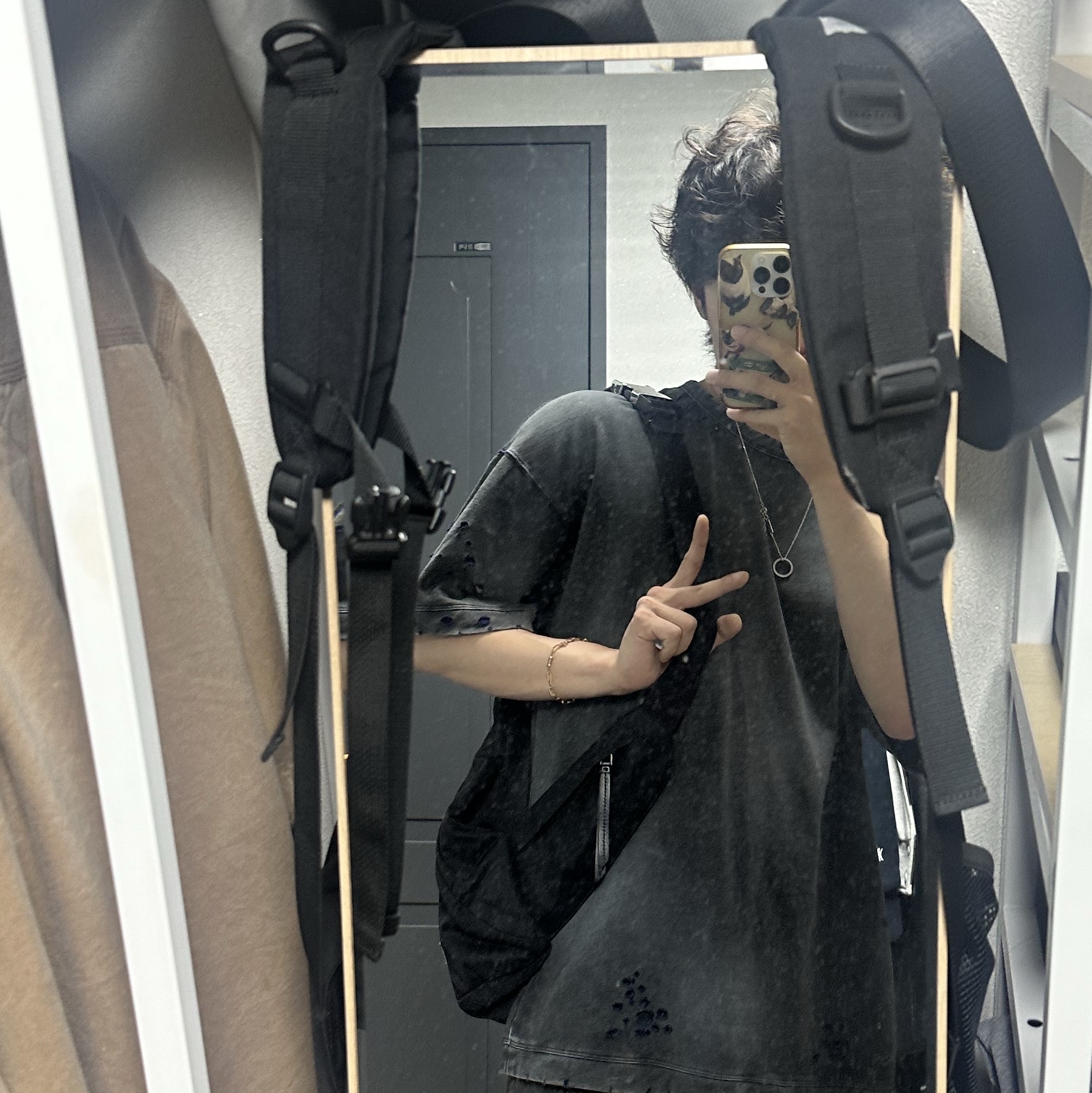Maison Margiela Logo Ring Necklace Matte Palladium, Prada Re-Nylon Leather Backpack Tundra 착용 스타일