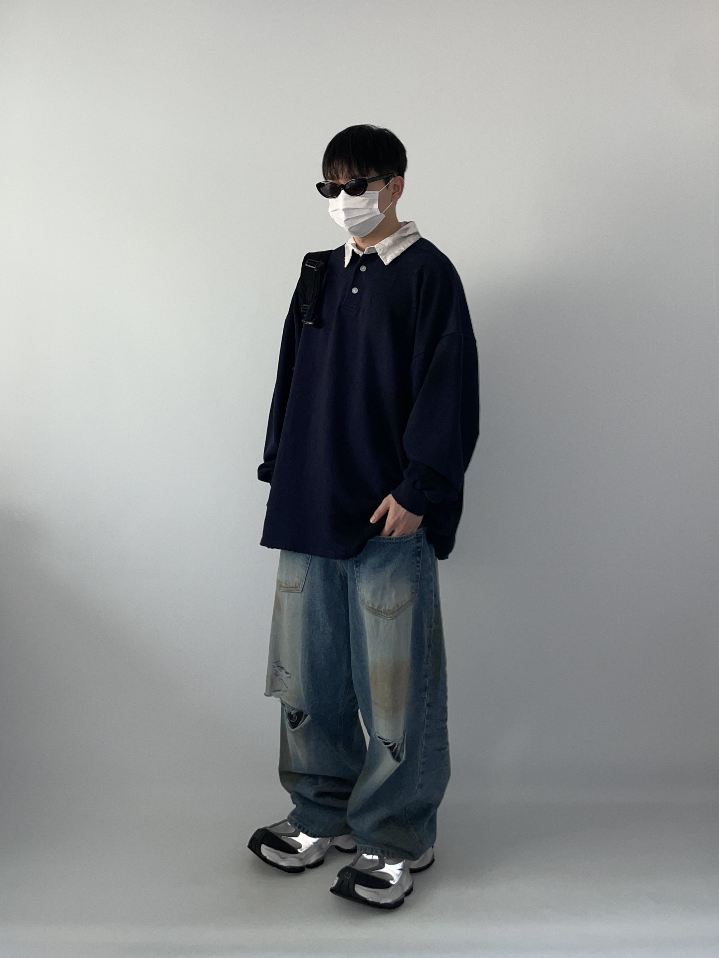 Balenciaga Cargo Sneakers White Grey 착용 스타일 - 1