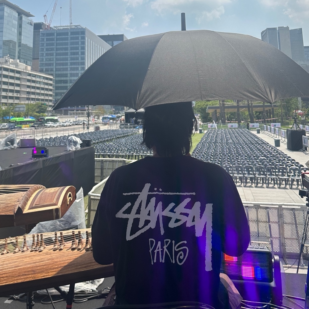 Stussy Stock Paris T-Shirt Black 착용 스타일