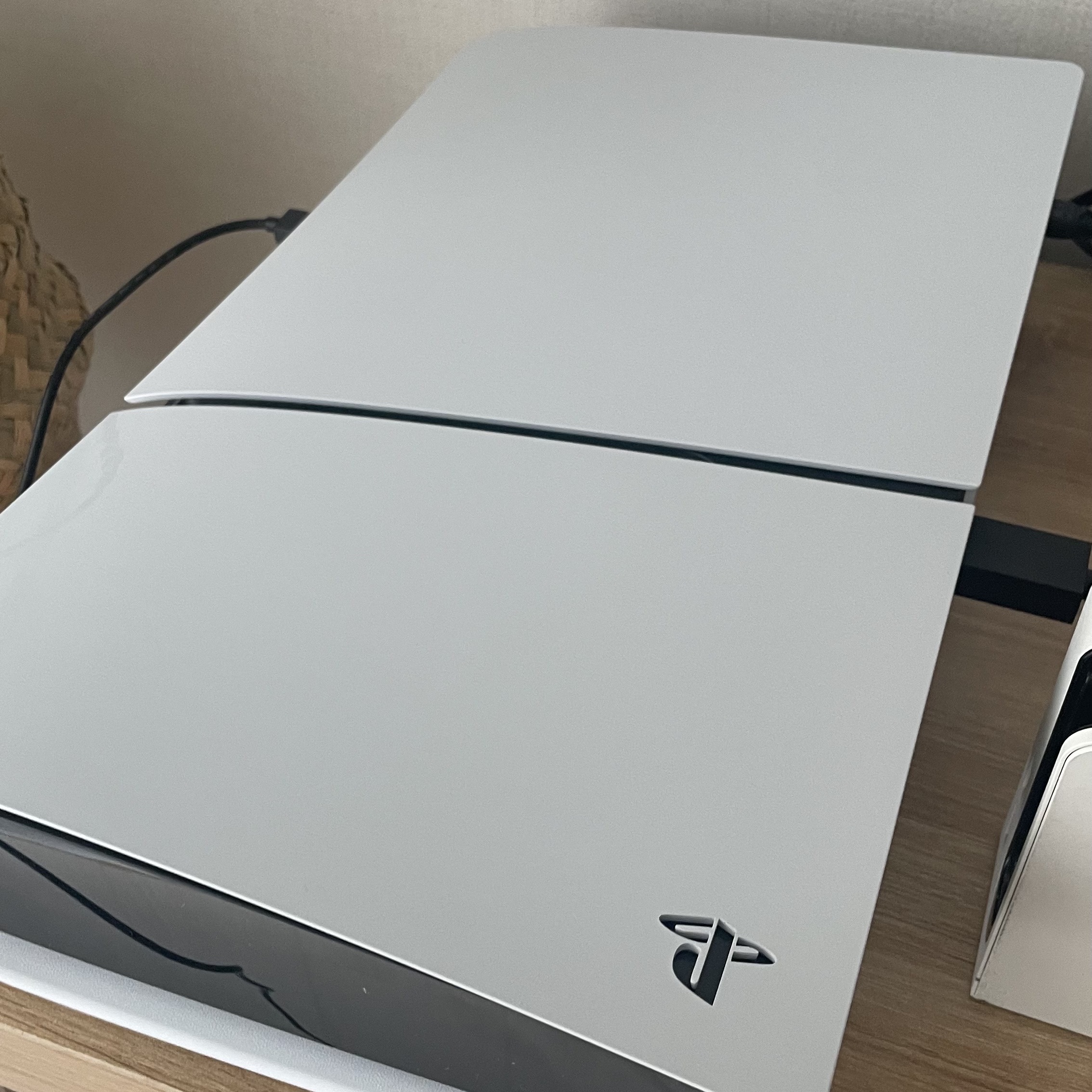 PlayStation 5 Slim Standard Edition 착용 스타일