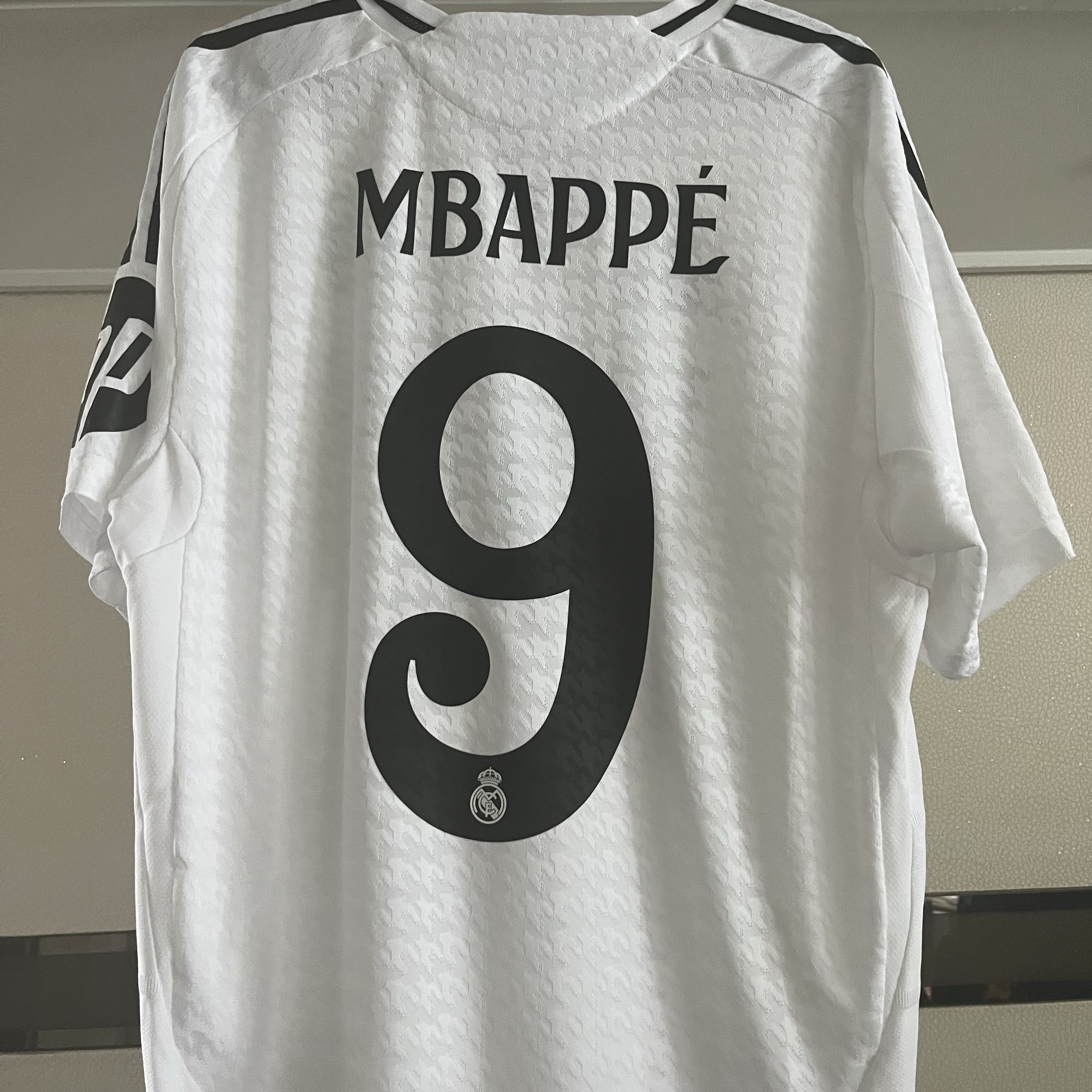 Adidas Real Madrid 2024/25 Home Authentic Jersey White - KR Sizing (Non Marking Ver.), Adidas Real Madrid 2024/25 Home Jersey White - KR Sizing (Non Marking Ver.) 착용 스타일 - 2