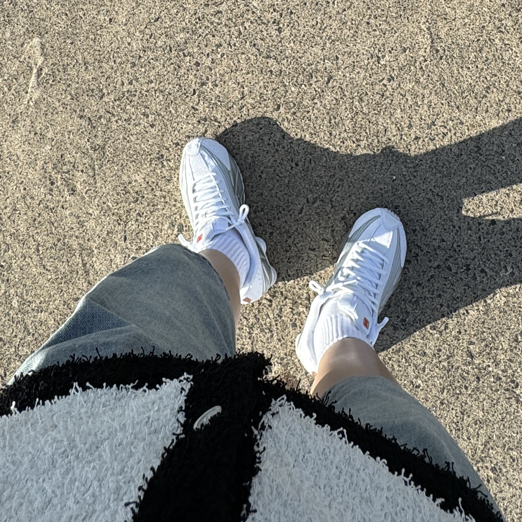 (W) Nike Shox R4 White Metallic Silver 착용 스타일