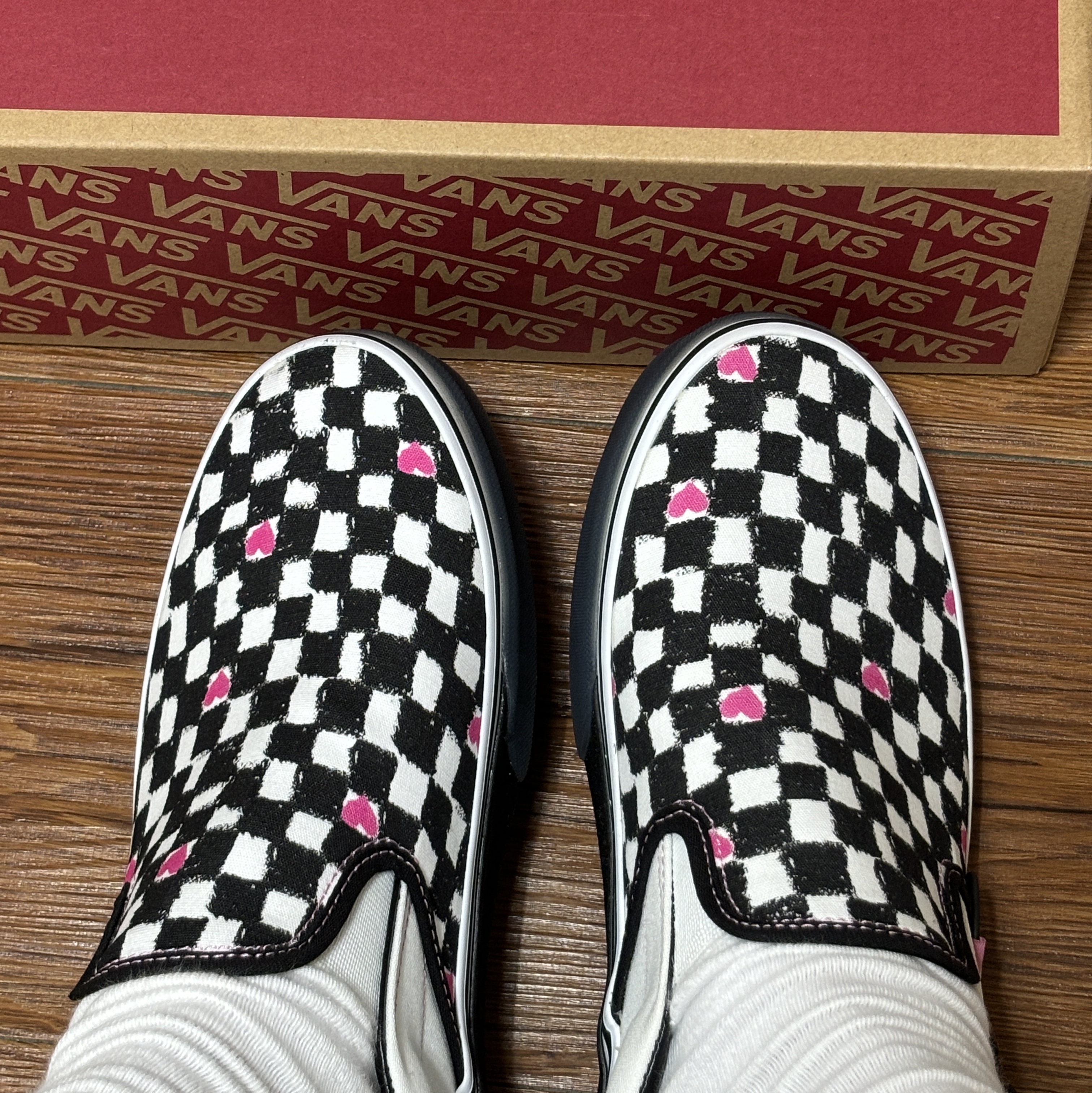 Vans x The Museum Visitor Classic Slip-On Checkerboard Black True White 착용 스타일