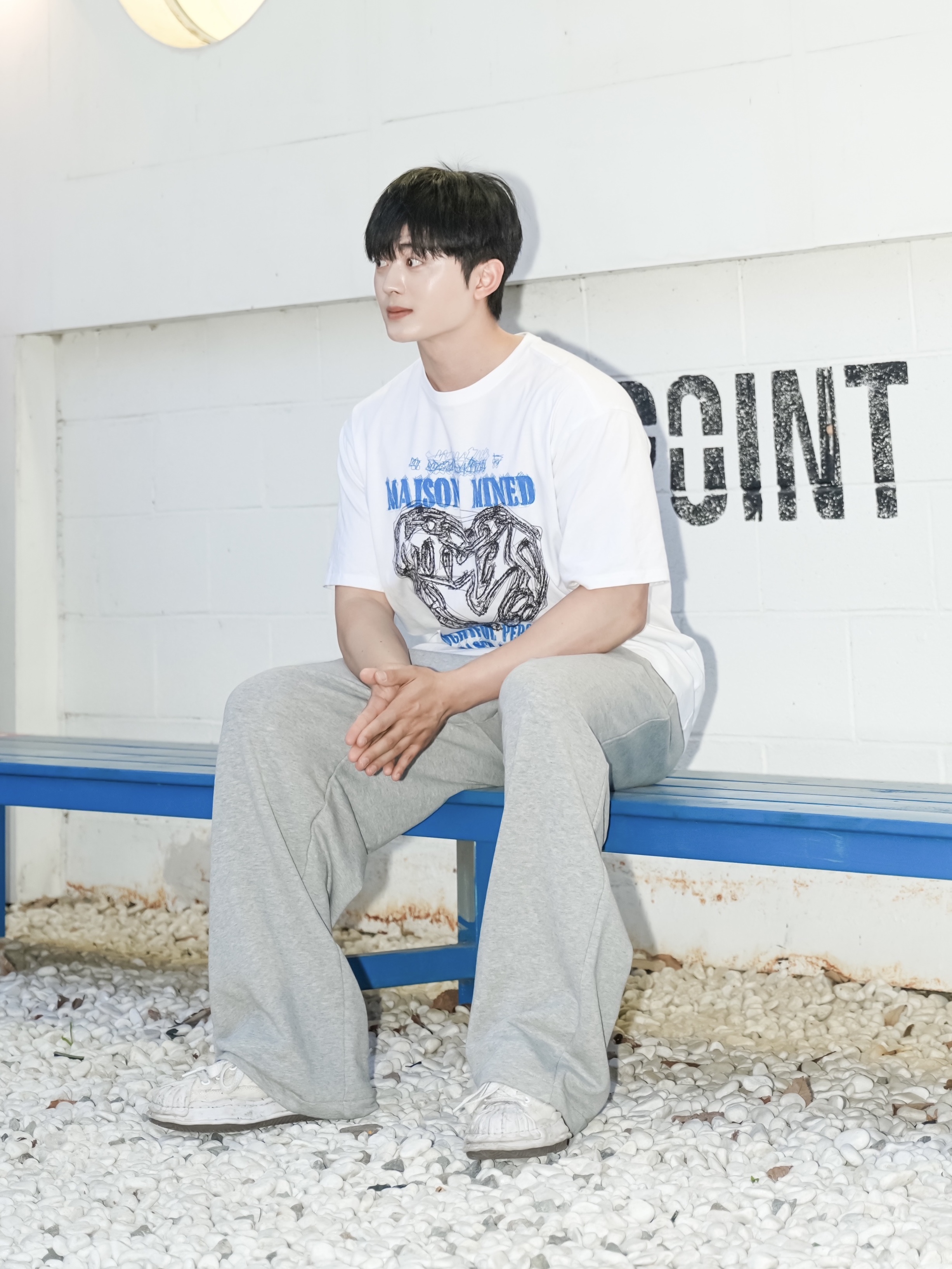 Maison Mihara Yasuhiro Blakey OG Sole Canvas Low-top Sneakers White 착용 스타일 - 1