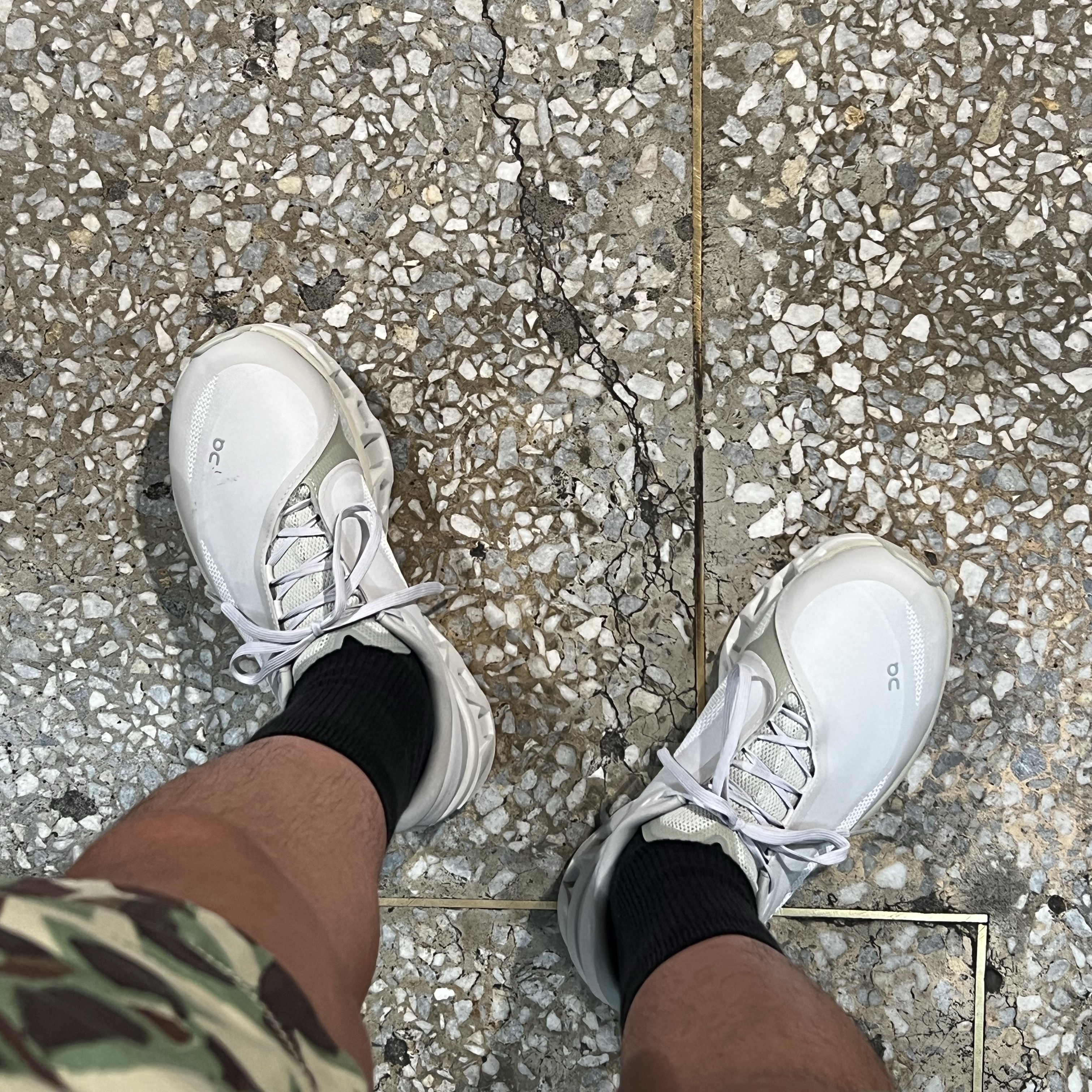 On Running x Post Archive Faction (Paf) Cloudmonster 2 Moondust Chalk 착용 스타일