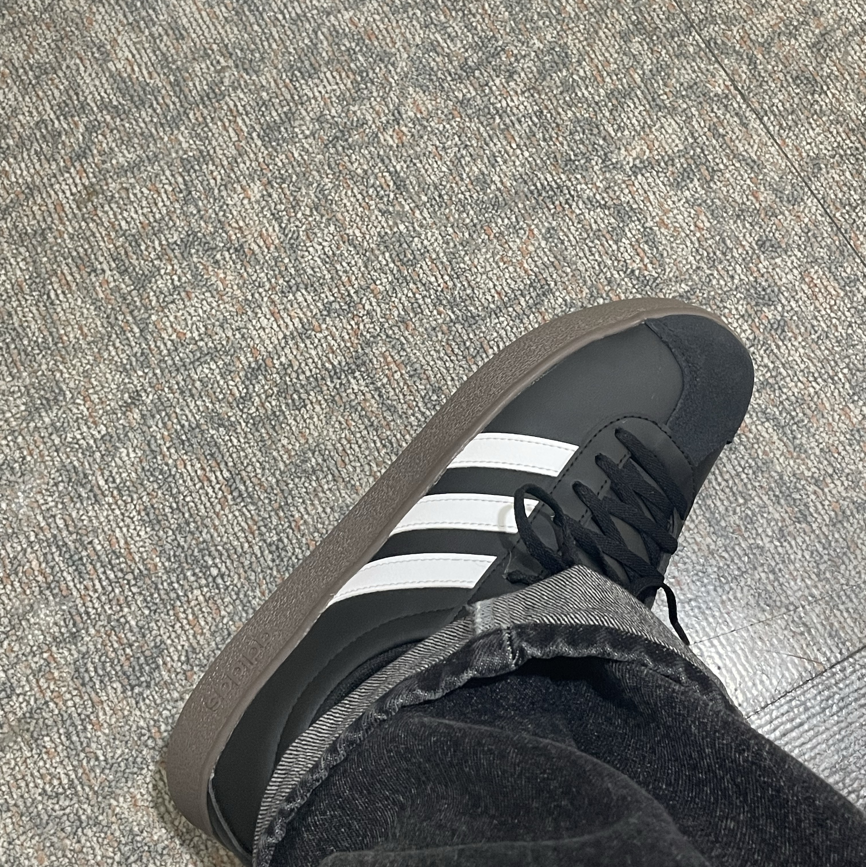 Adidas VL Court Base Core Black Cloud White 착용 스타일