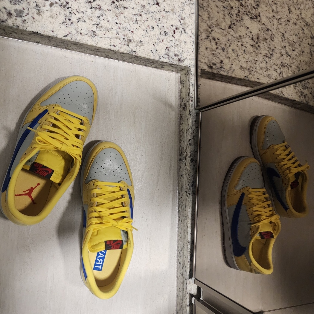 (W) Jordan 1 x Travis Scott Retro Low OG SP Canary 착용 스타일 - 2