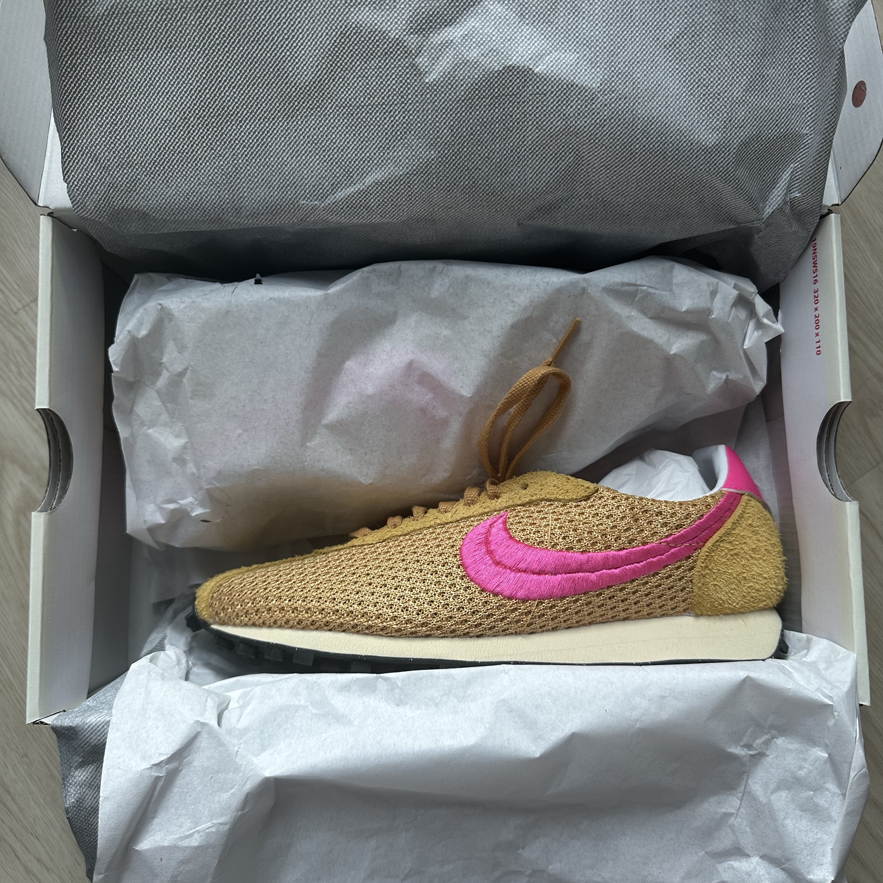 Nike x Stussy LD-1000 SP Sanded Gold and Laser Fuchsia 착용 스타일