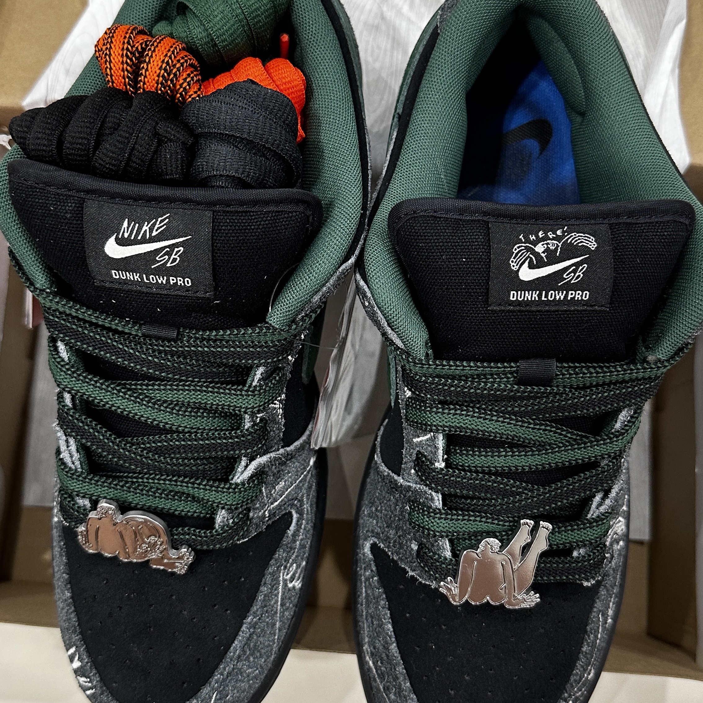Nike x There SB Dunk Low Pro Anthracite and Gorge Green 착용 스타일 - 5