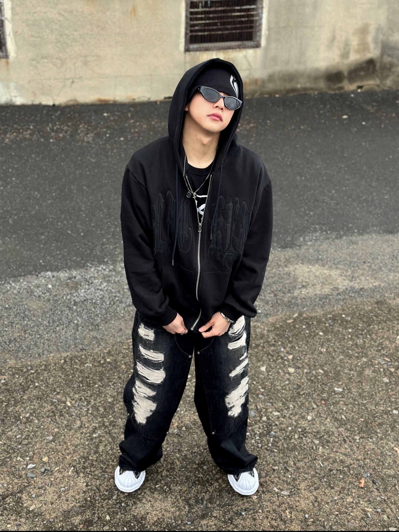 Maison Mihara Yasuhiro Blakey OG Sole Canvas Low-top Sneakers Black White 착용 스타일 - 1