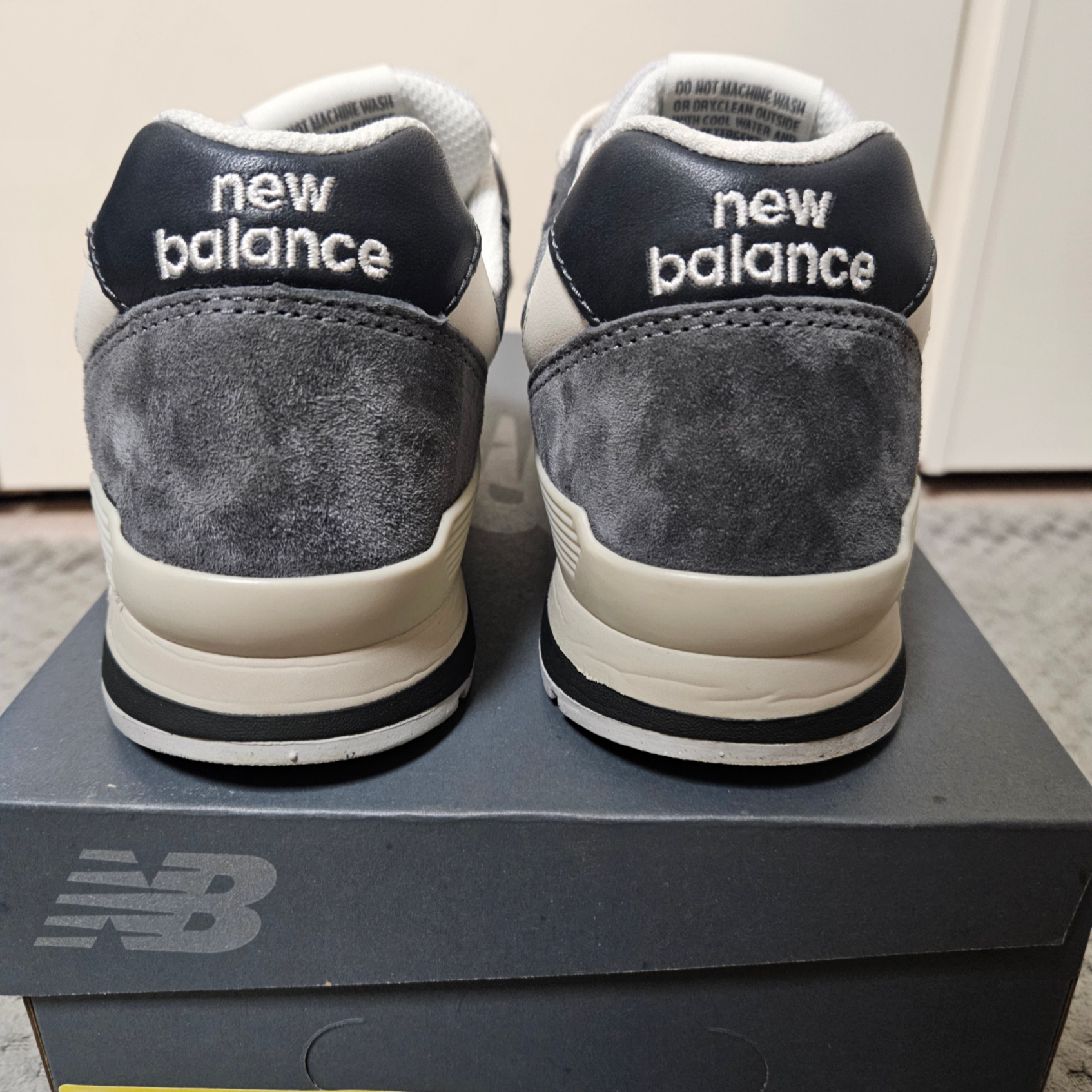 New Balance 996 Castlerock Shadow Grey 착용 스타일 - 3