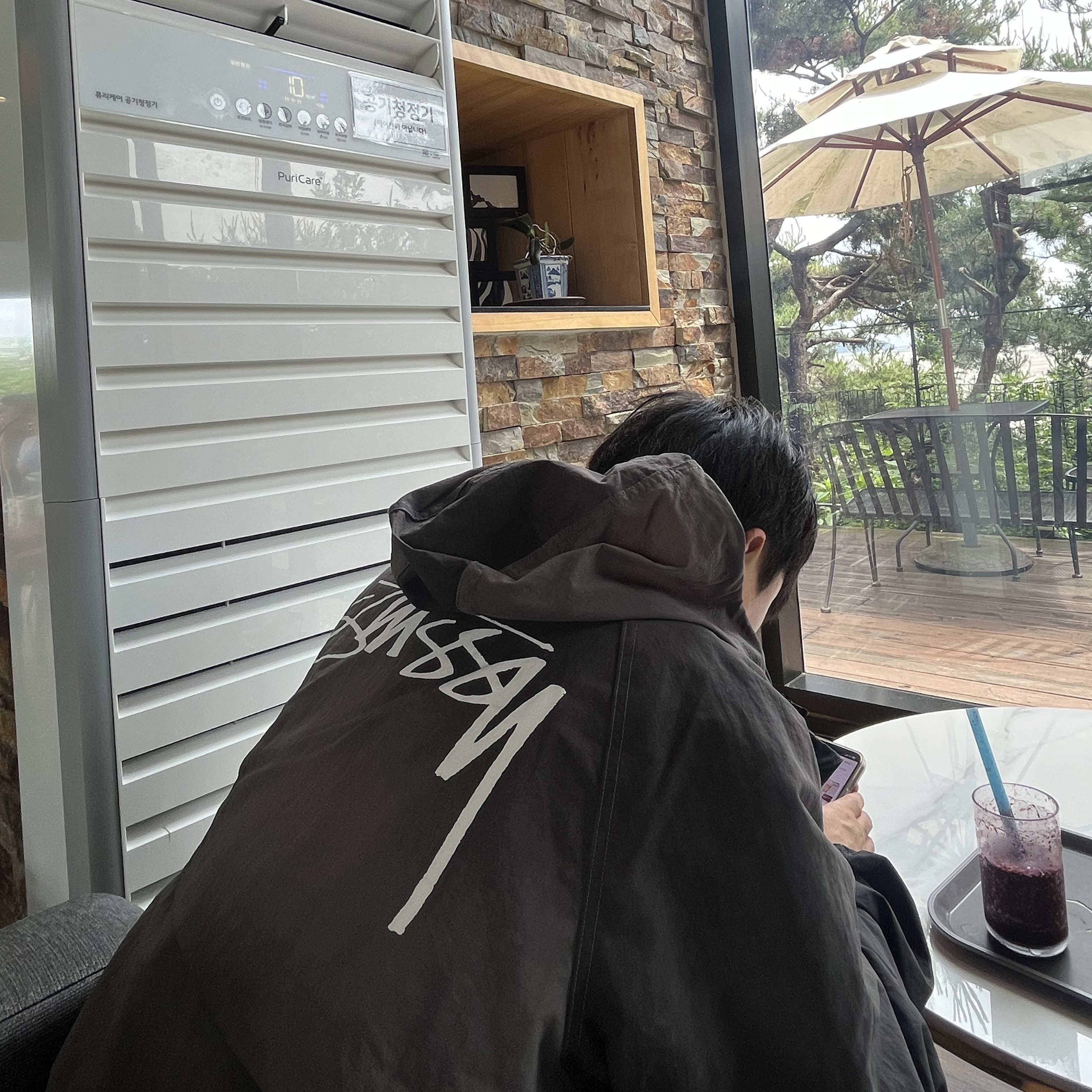 Stussy Wave Dye Beach Shell Jacket Black 착용 스타일