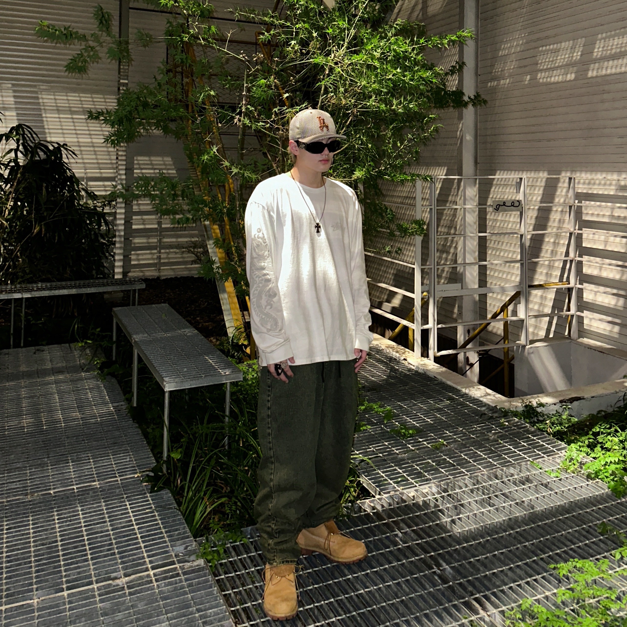 Chrome Hearts Silichrome CH Cross Pendant Black 2022/2023/2025, Stussy Dragons Pigment Dyed LS T-Shirt Natural 착용 스타일 - 1