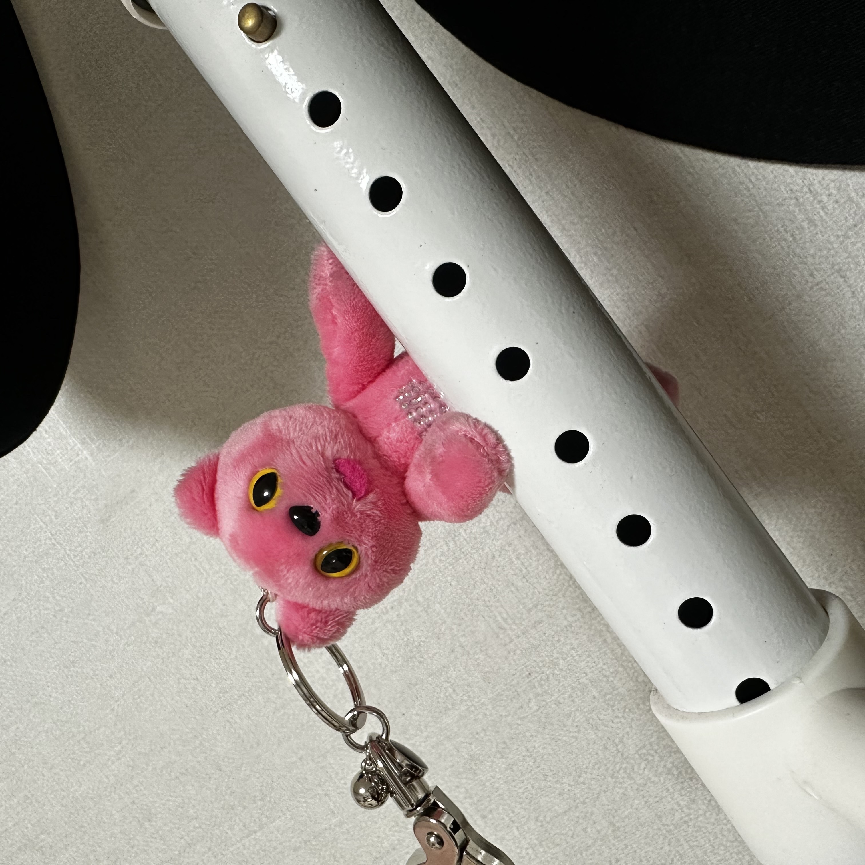Comfort Piyong Keyring Cotton Candy, Comfort Piyong Keyring Black 착용 스타일 - 1