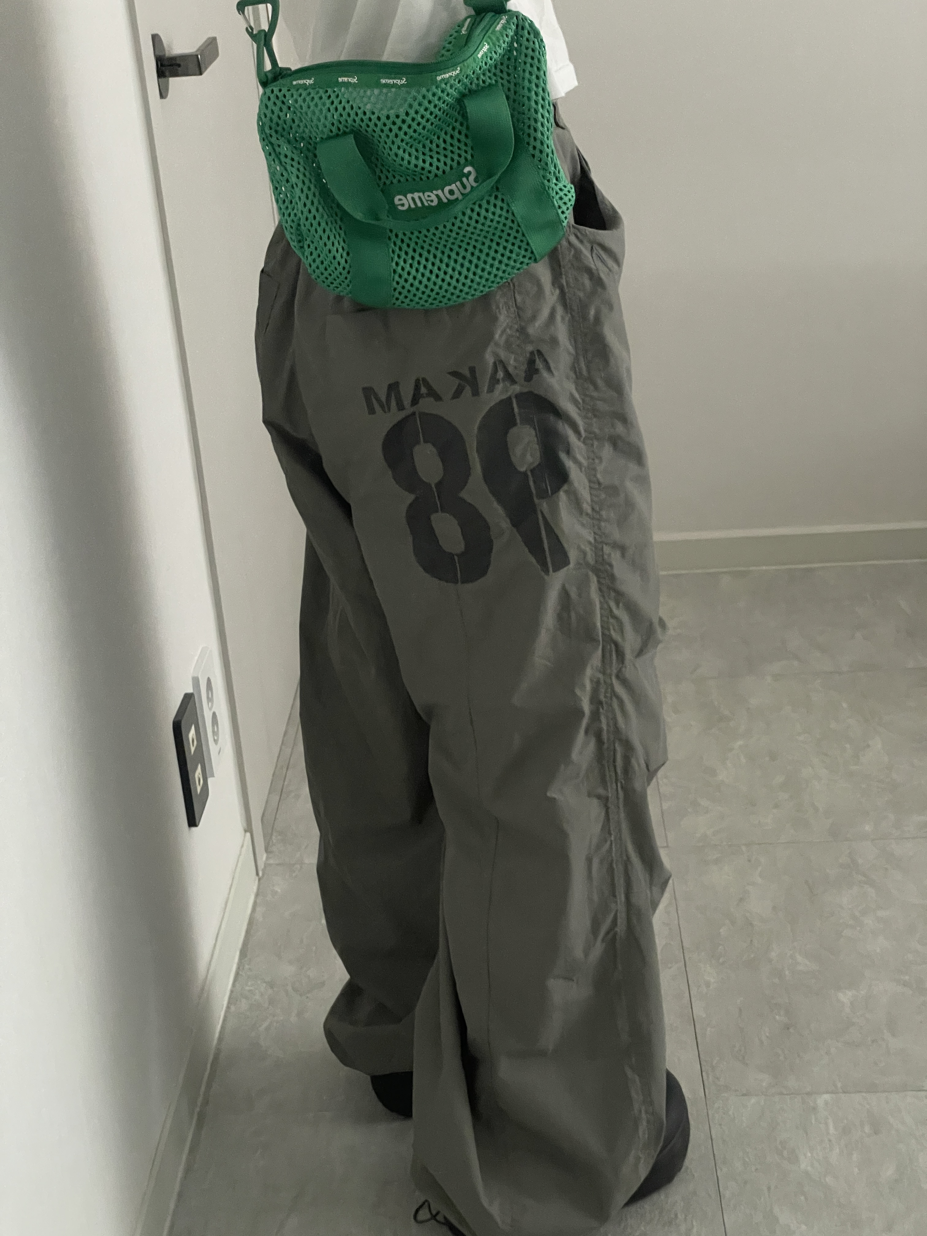 Supreme Mesh Mini Duffle Bag Green - 23SS, (W) Adidas Adifom Stan Smith Mule Core Black 착용 스타일