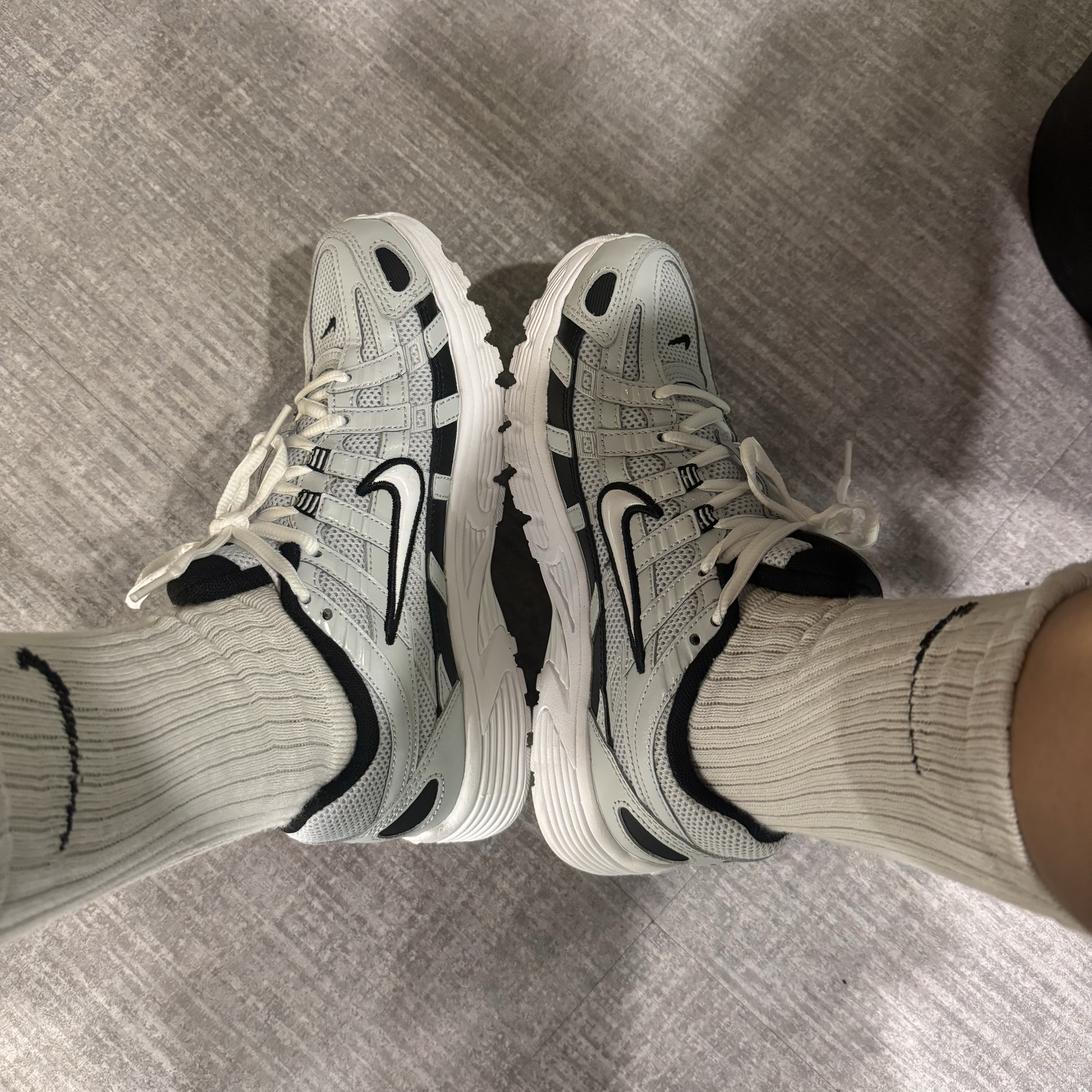 Nike P-6000 Pure Platinum 착용 스타일