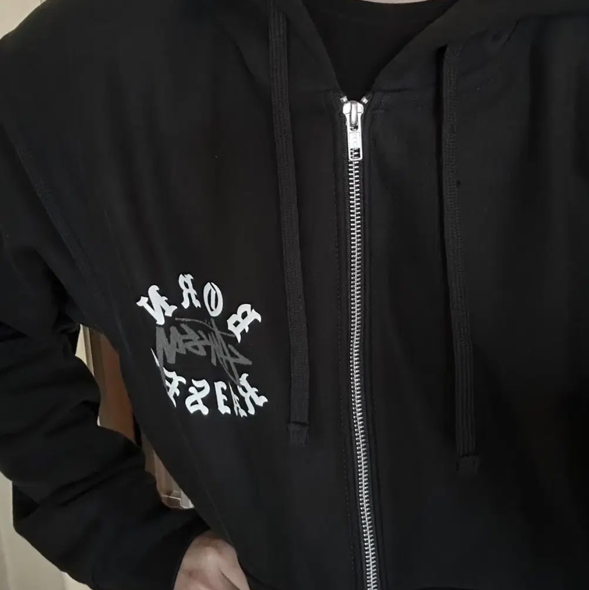 Stussy x Born X Raised Logo Zip Hoodie Black 착용 스타일