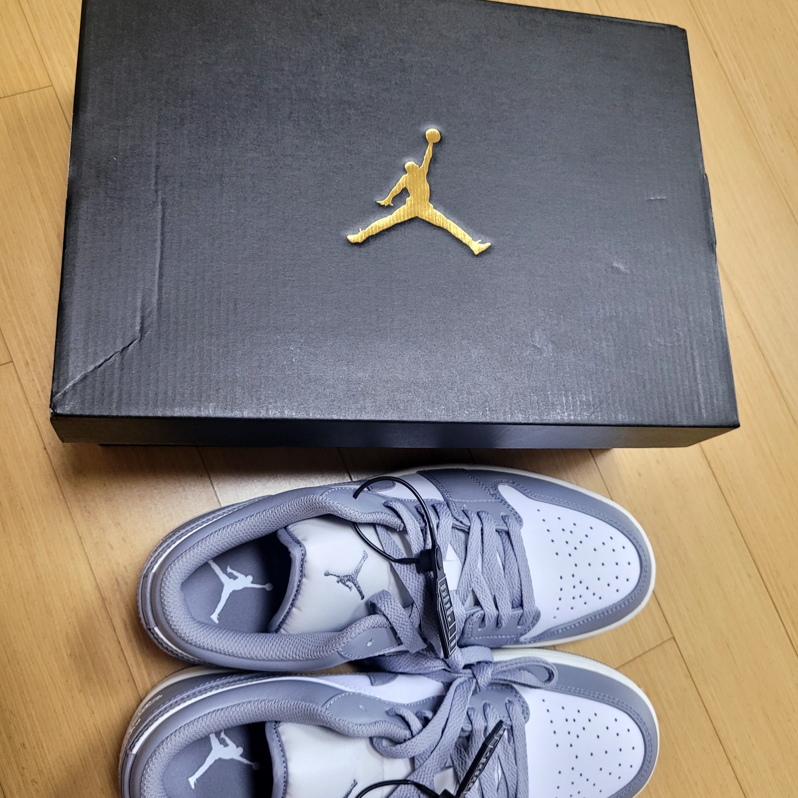 Jordan 1 Low Stealth and White 착용 스타일