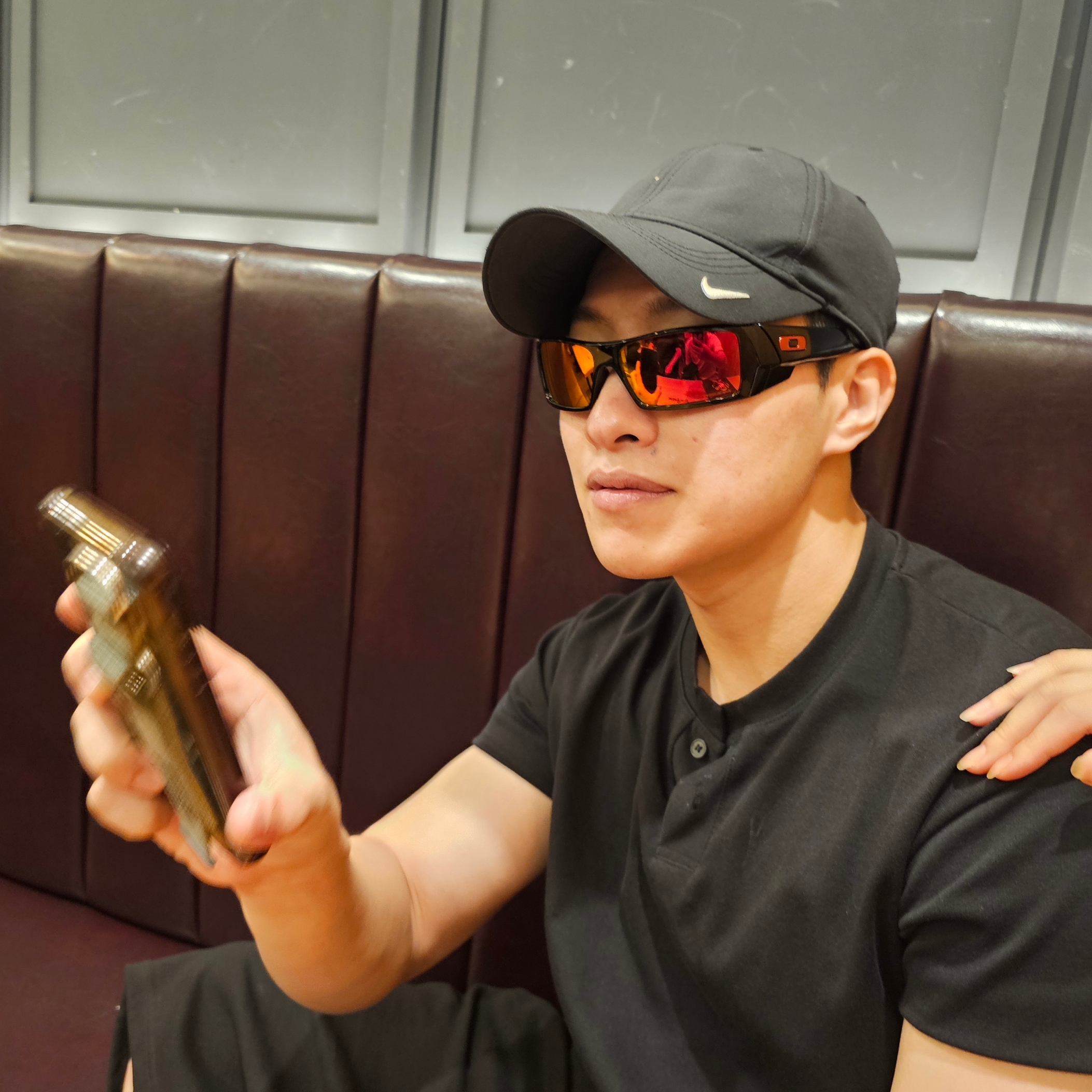Oakley Gascan Polished Black Frame Prizm Ruby Lenses High Bridge Fit 착용 스타일 - 1